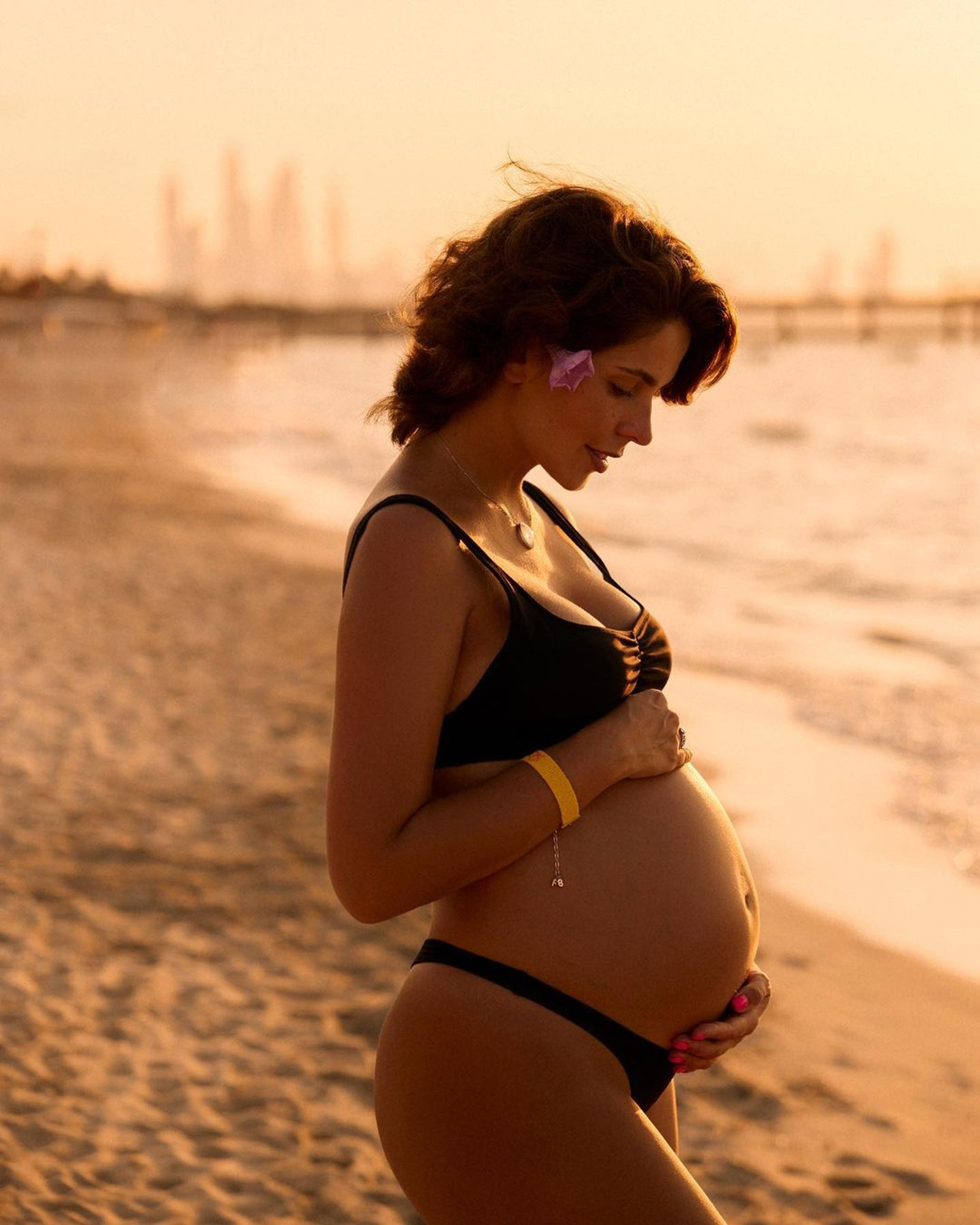 Беременная Лиза Моряк снялась в откровенной фотосессии в купальнике