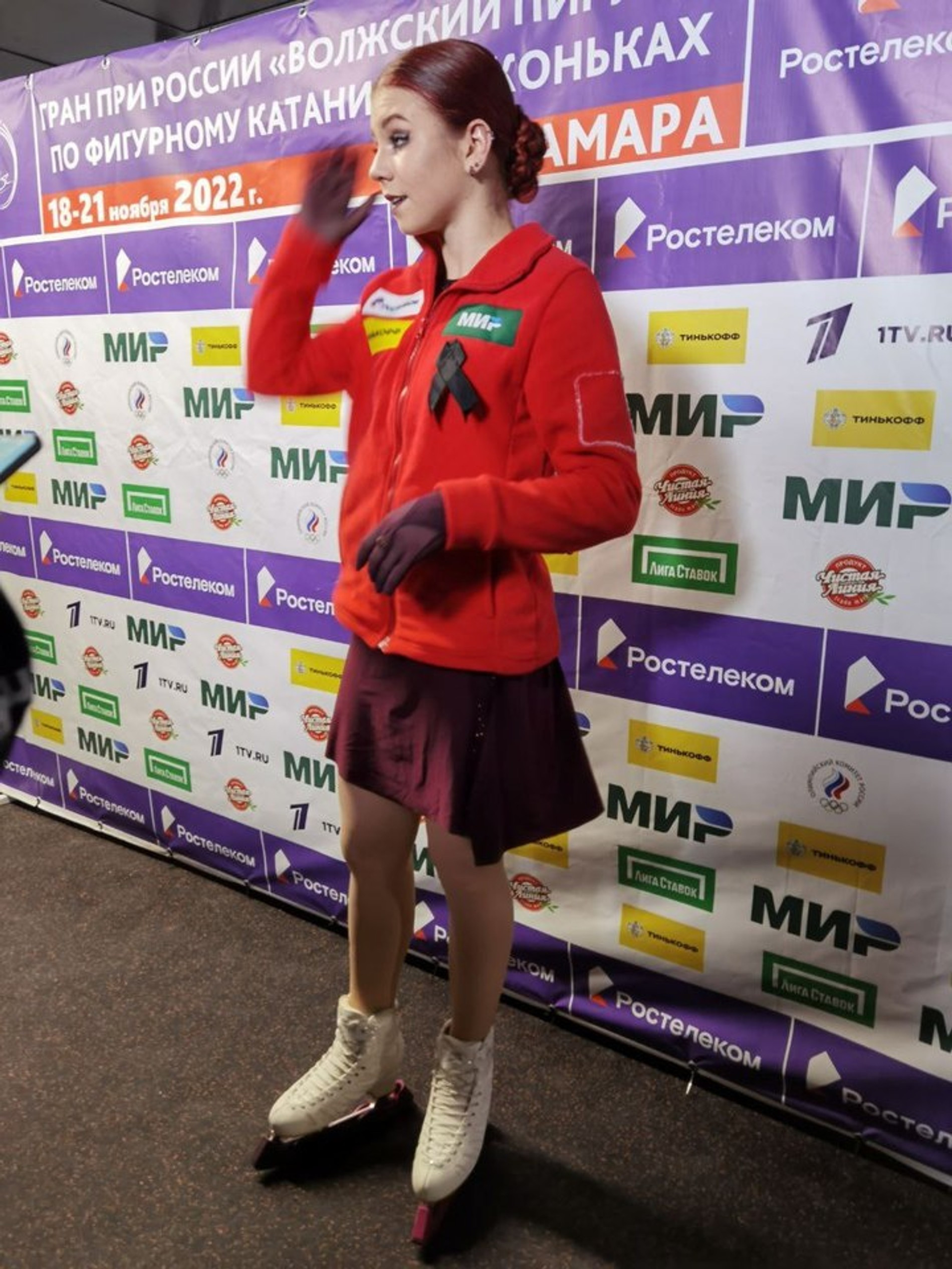 Александра Трусова в куртке без нашивки на Гран-при в Самаре. Фото: социальные сети 