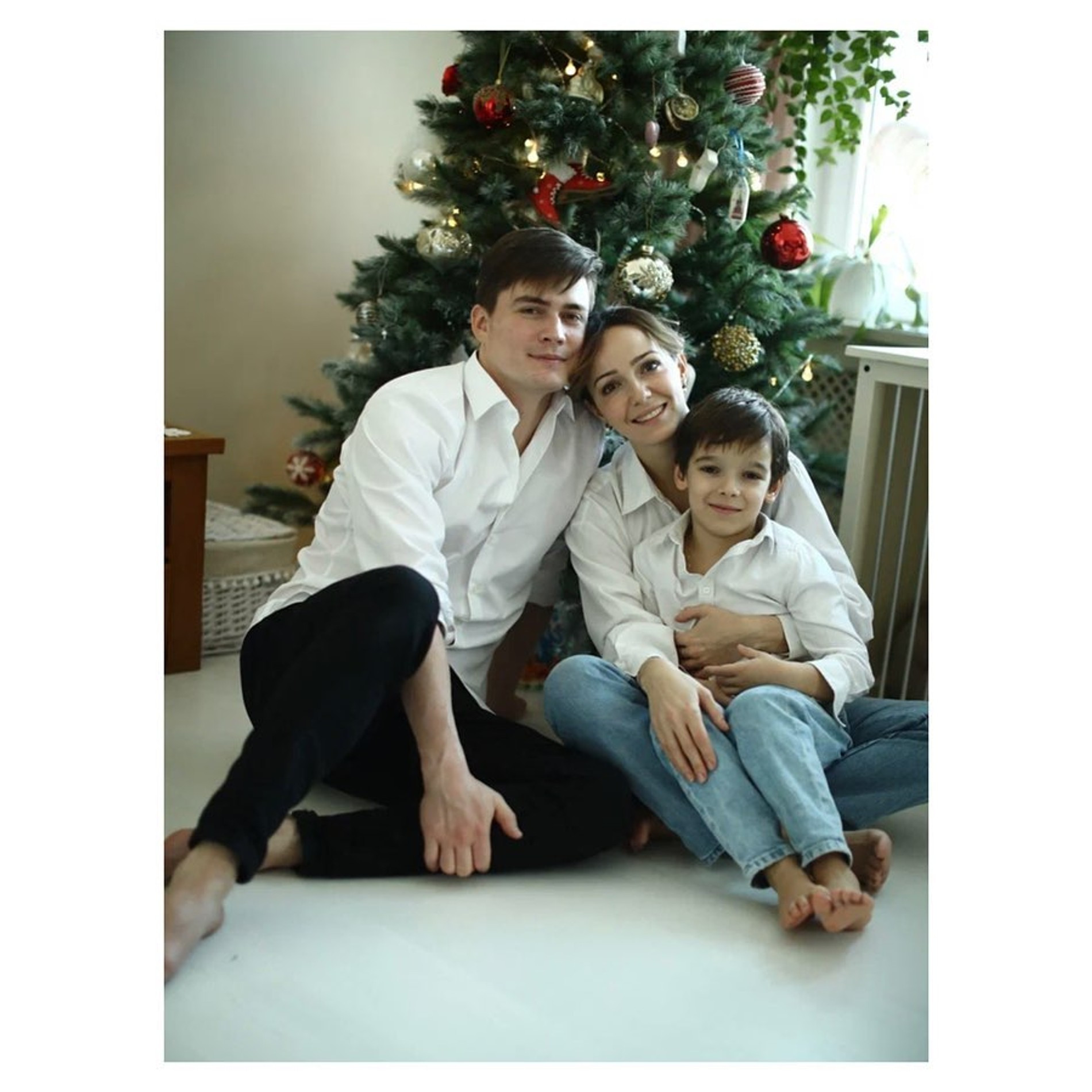 Валерия Ланская с Эдгаром Голосным и сыном Артемием
Фото: Инстаграм (запрещен в РФ) / @valerielanskaya