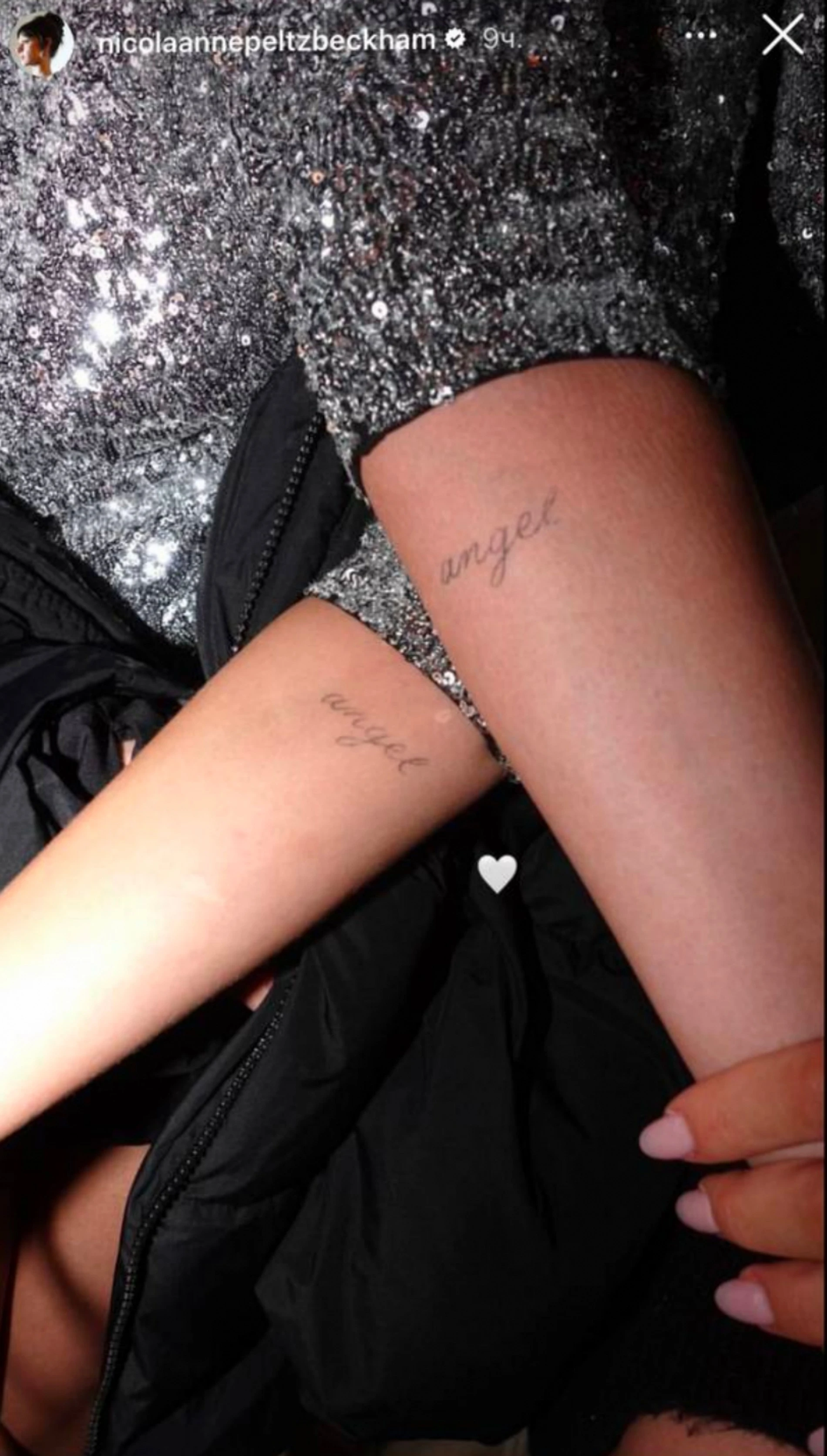 Одинаковые татуировки на руках у Селены Гомес и Николы Пельтц 
Фото: Инстаграм (запрещен в РФ) Николы Пельтц