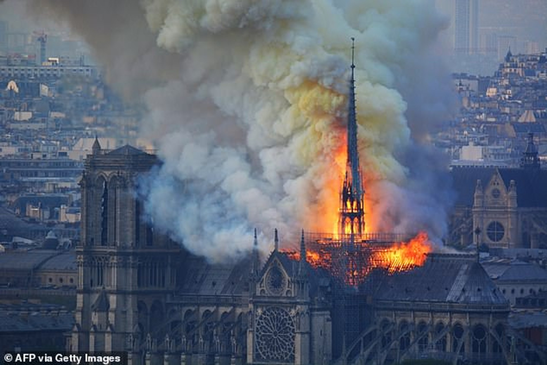 Пожар собора Нотр-Дам-де-Пари
Фото: Getty