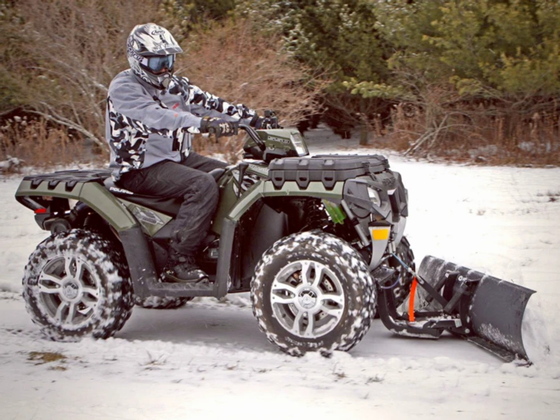 Джереми Реннер на снегоуборочной машине
Фото: TMZ