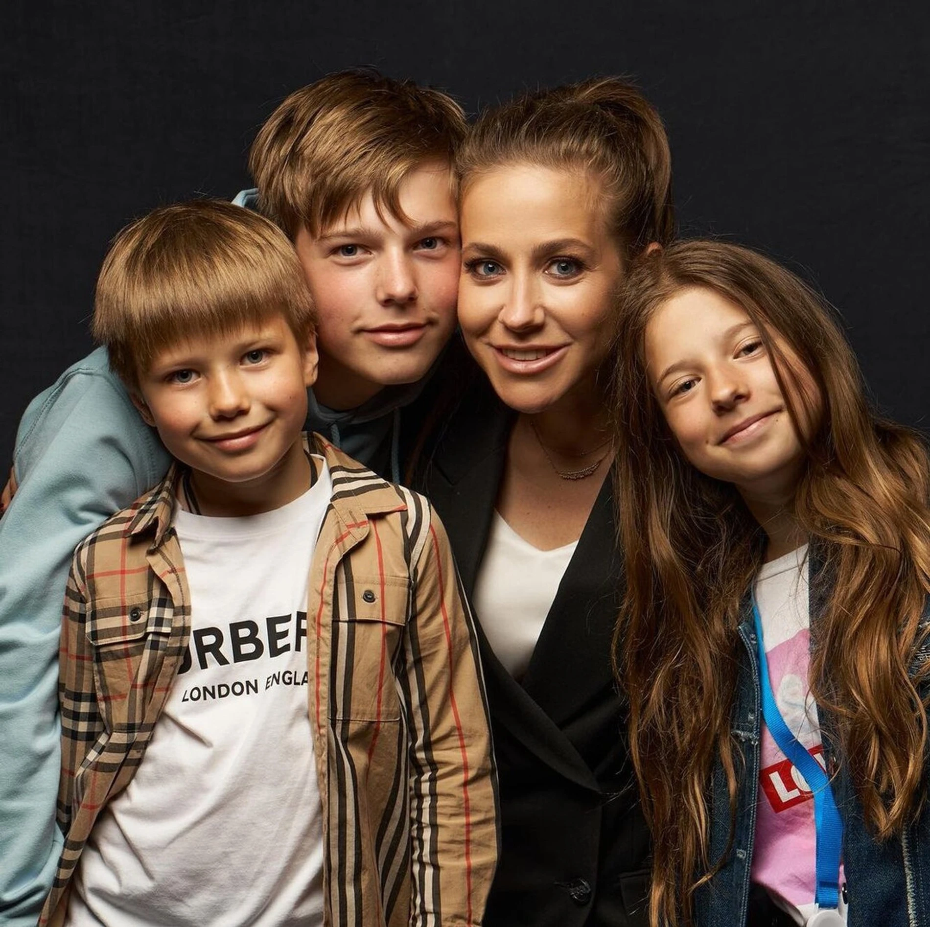 Юлия Барановская с детьми
Фото: paparazzi.ru
