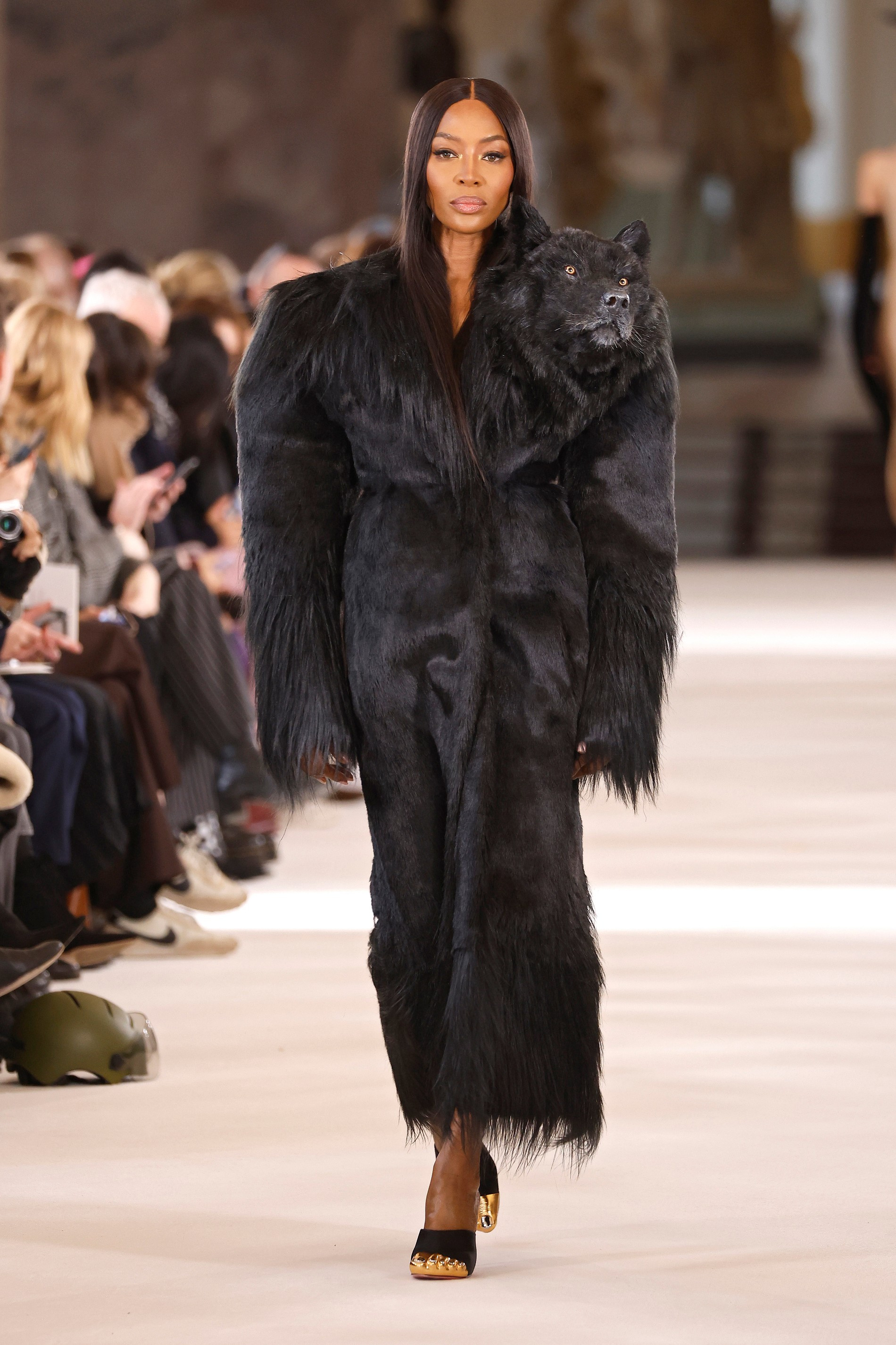 Наоми Кэмпбелл в образе волка на показе Schiaparelli Couture Spring 2023
Фото: Getty