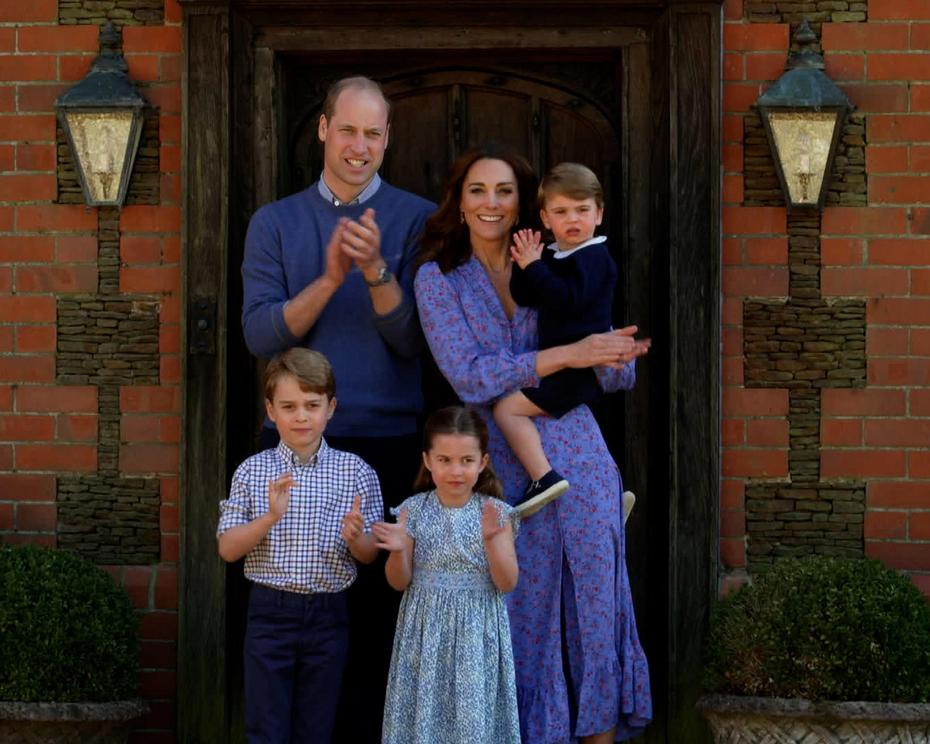 Принц Уильям и Кейт Миддлтон с детьми
Фото: Getty Images
