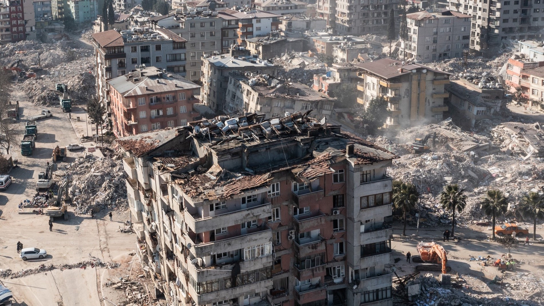 Разрушенные здания в результате мощнейшего замлетрясения в турецкой провинции Хатай
Фото: Getty Images
