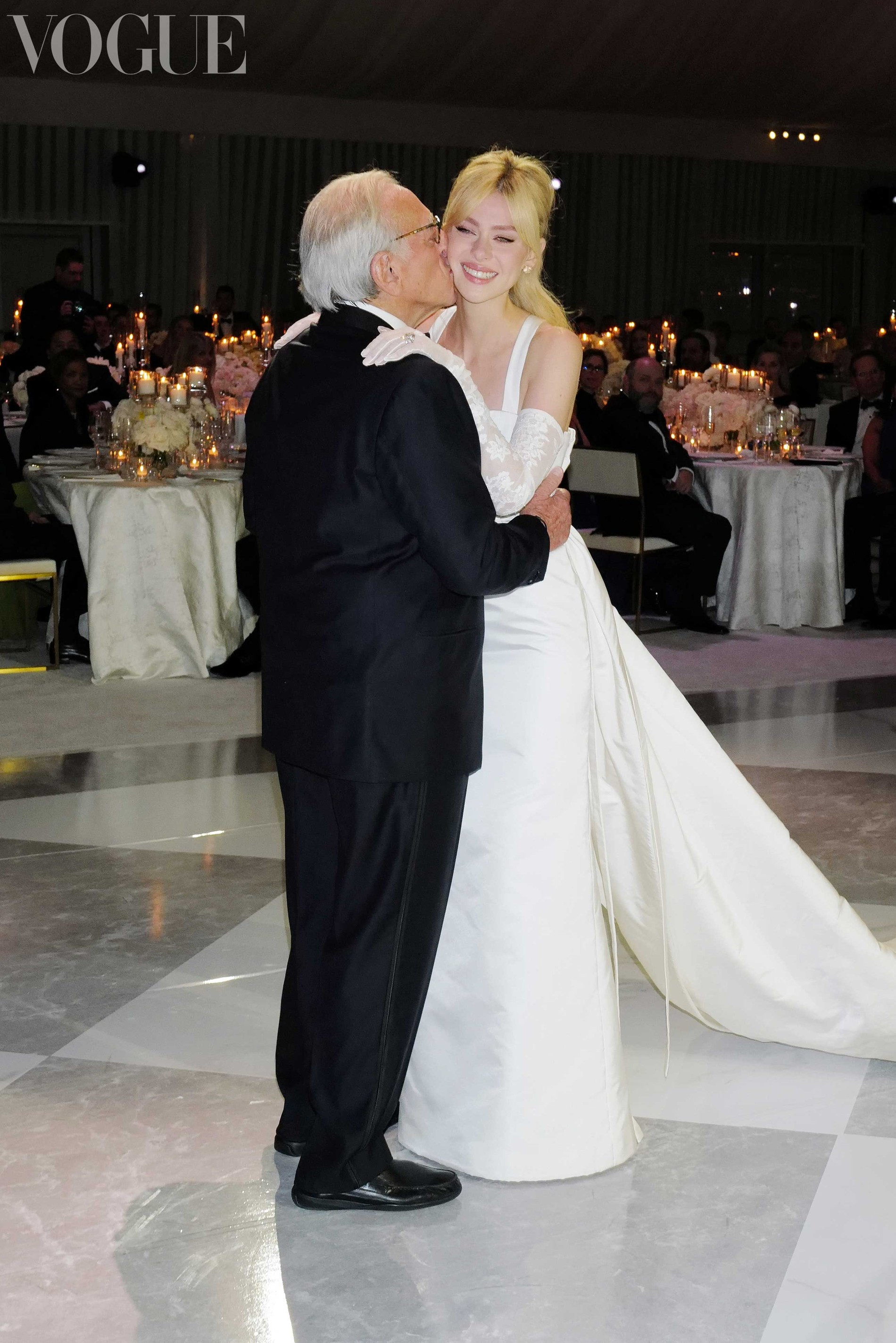 Отец невесты Нельсон Пельтц с дочерью
Фото: Vogue