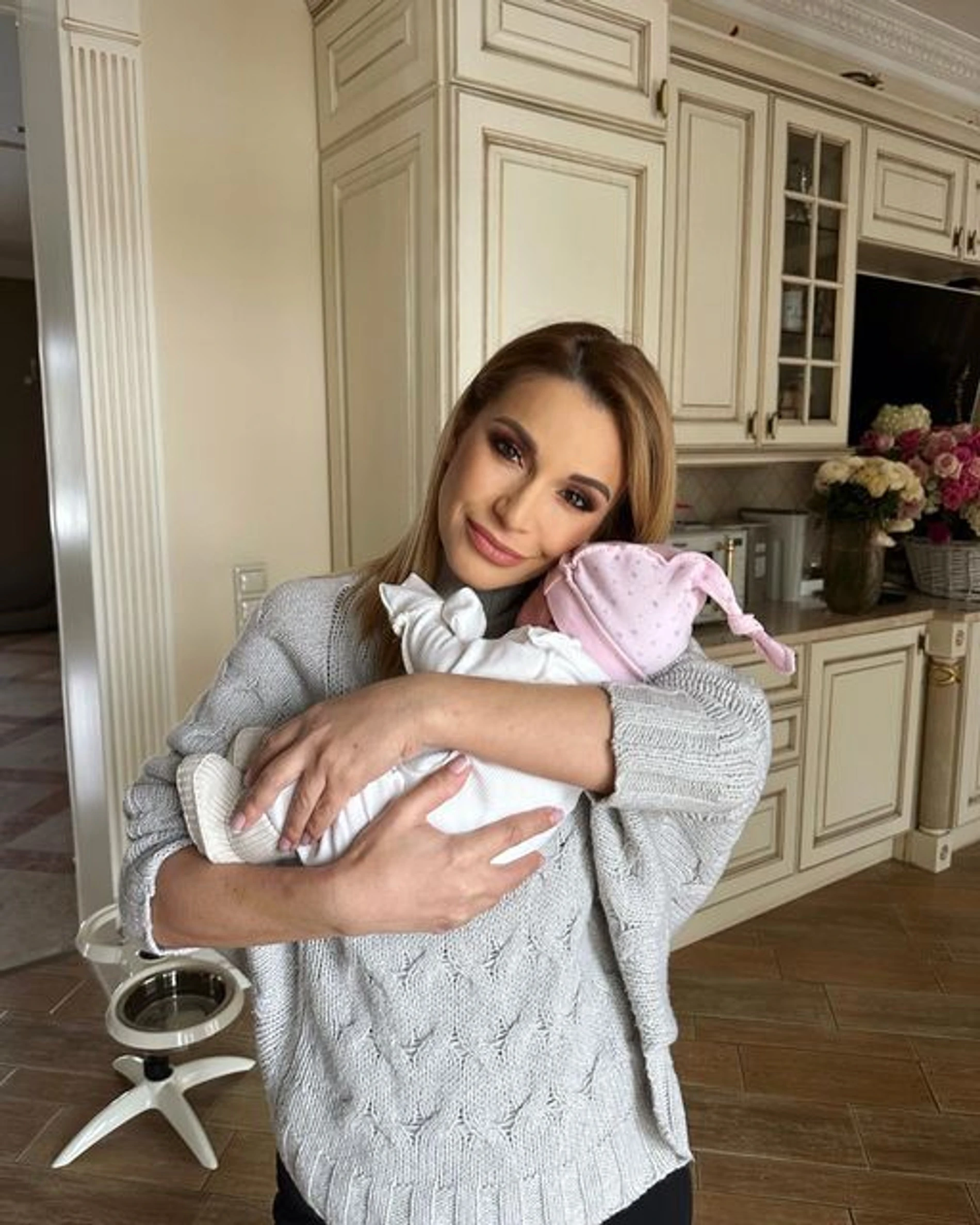 Ольга Орлова с новорожденной дочерью Аней
Фото: Инстаграм (запрещен в РФ) / @olgaorlova1311