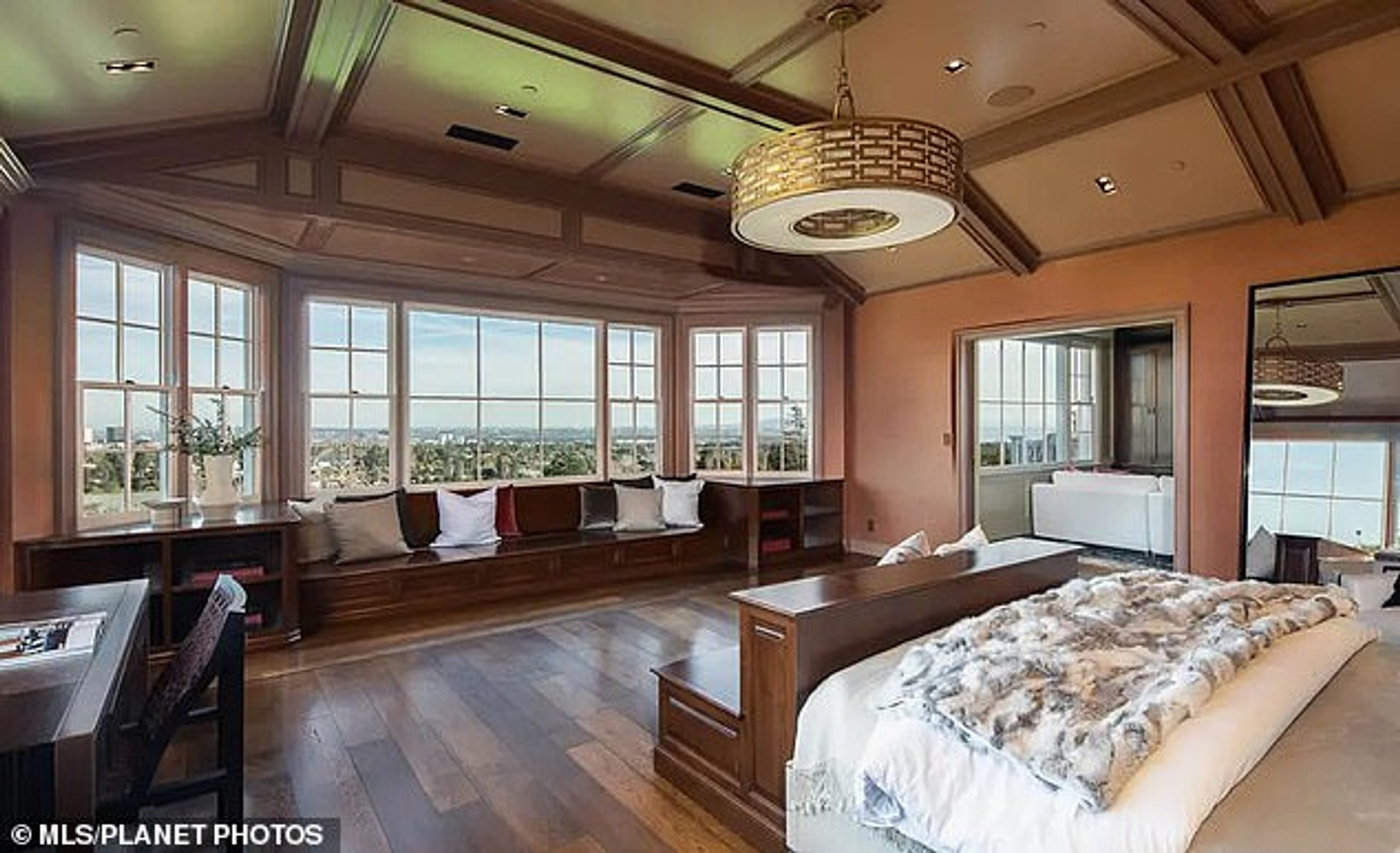 Дом стоимостью 64 миллиона долларов, который собираются купить Дженнифер Лопес и Бен Аффлек
Фото: MLS