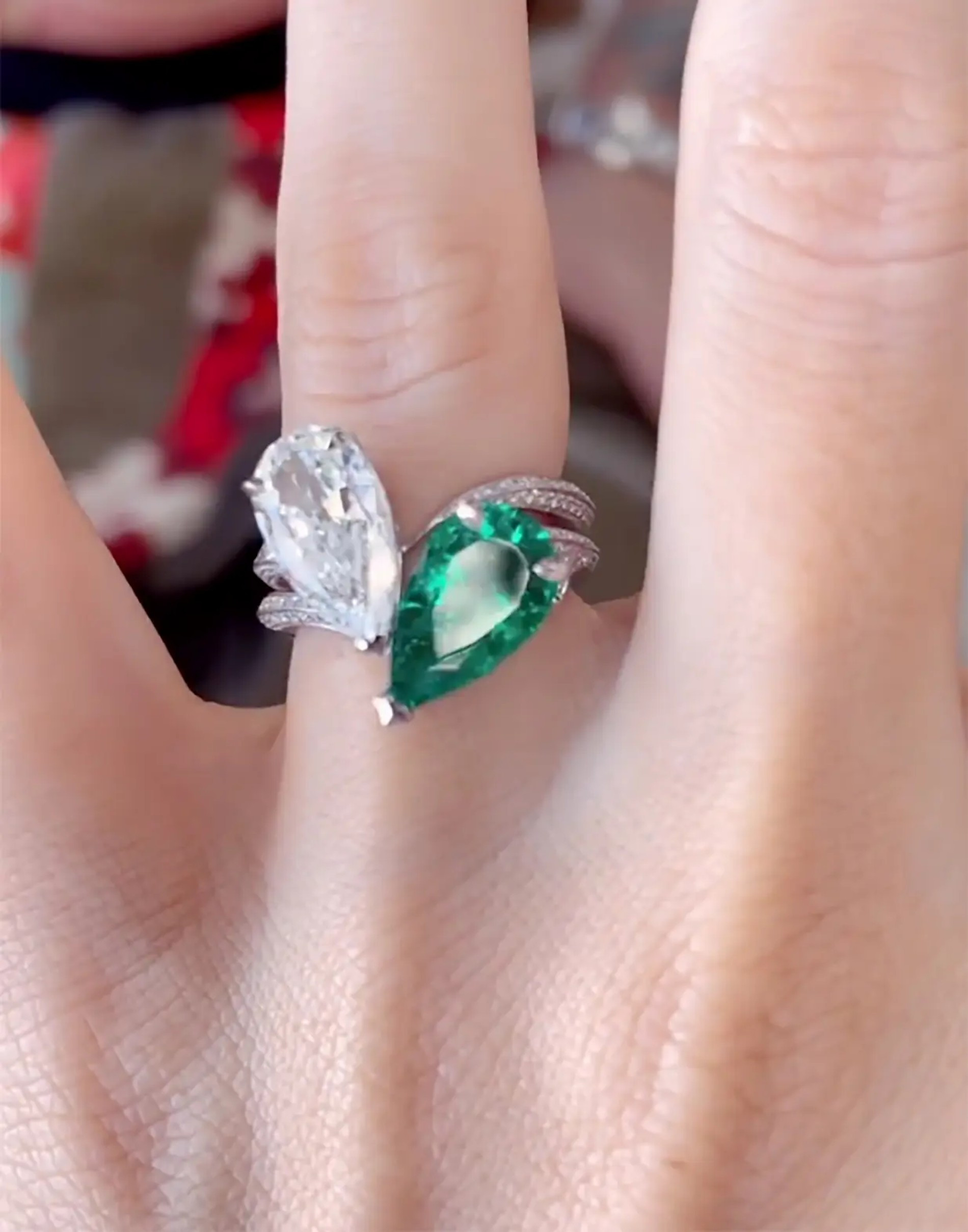 Обручальное кольцо, которое Колсон Бэйкер подарил Меган Фокс в 2022 году
Фото: Инстаграм (запрещен в РФ)
