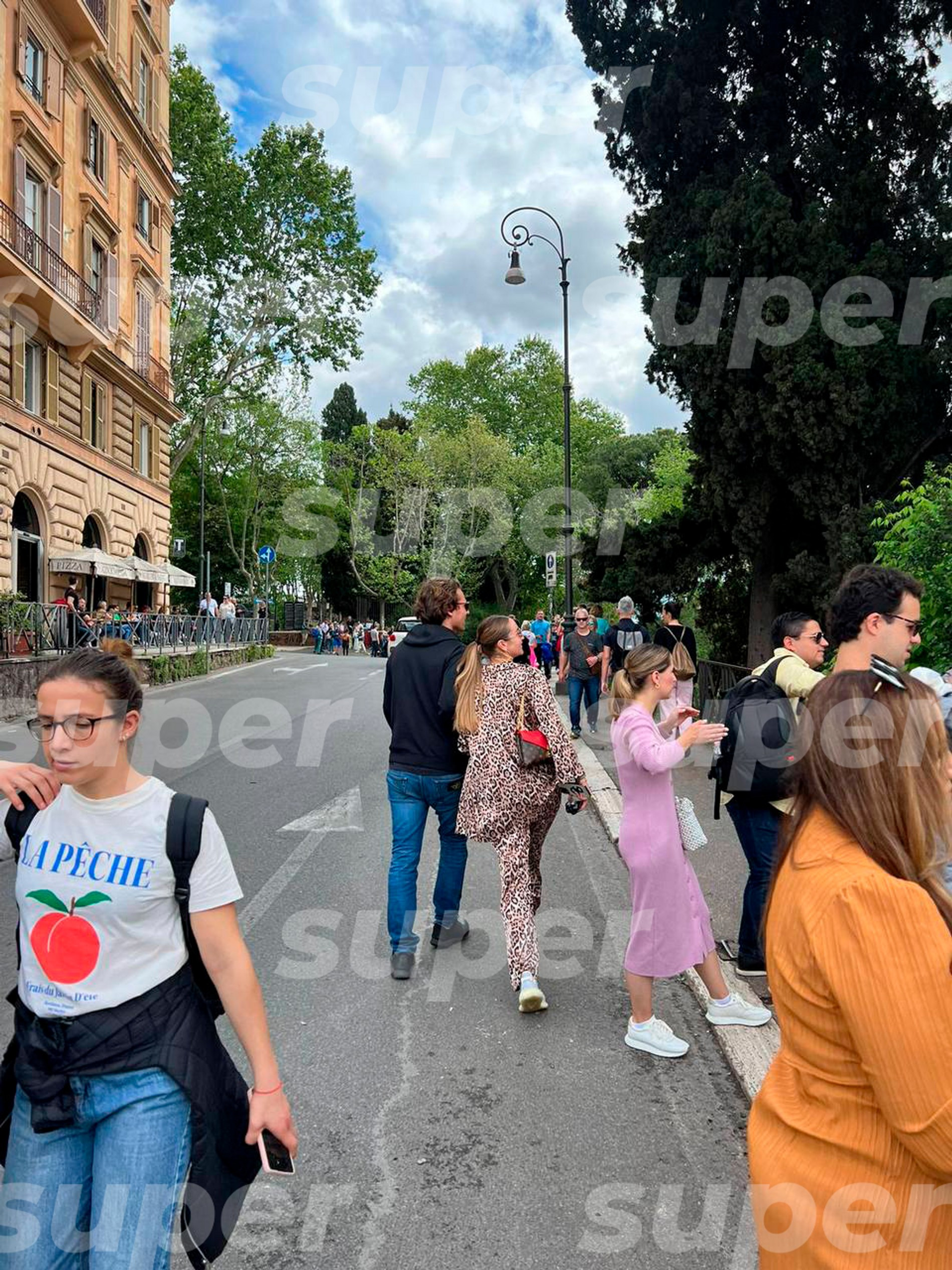 Ольга Бузова с незнакомцем в Риме
Фото: Super