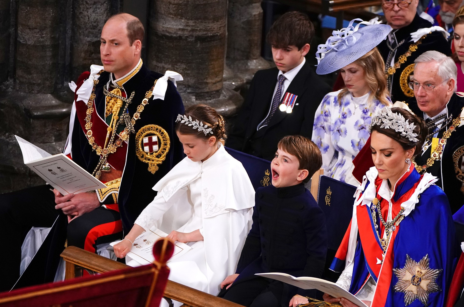 Принц Луи зевает во время церемонии
Фото: Getty Images