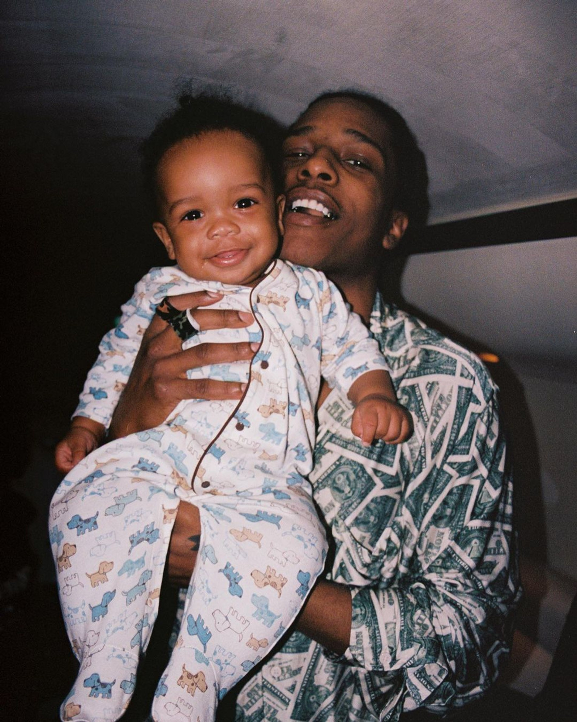A$AP Rocky с сыном
Фото: Инстаграм* @asaprocky