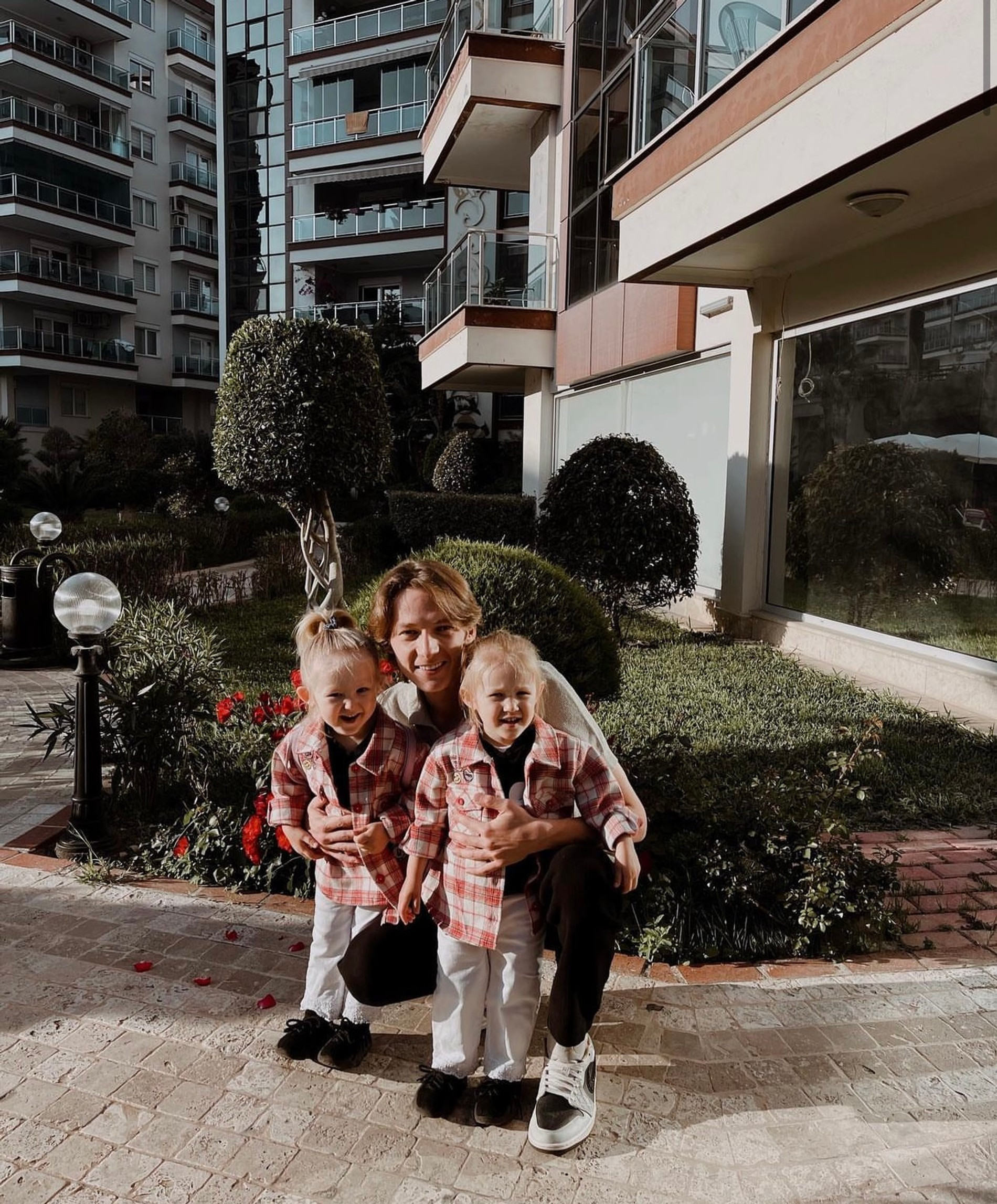 Жан-Поль Чуркин с дочерьми от Алены Ашмариной 
Фото: Инстаграм (запрещен в РФ) @the.jeanpaul