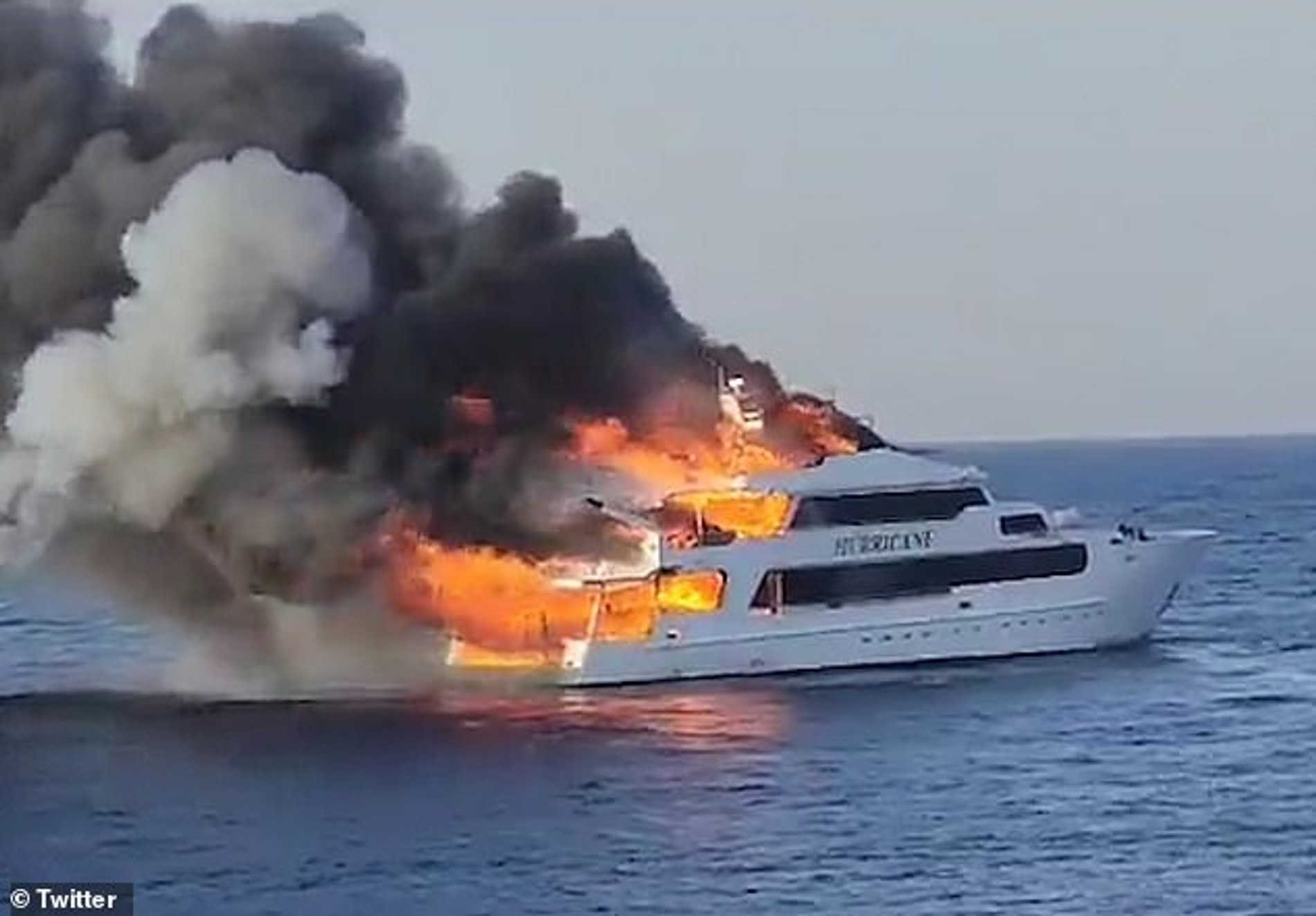Пожар начался в трюме и быстро распространился на весь корабль
Фото: Daily Mail 