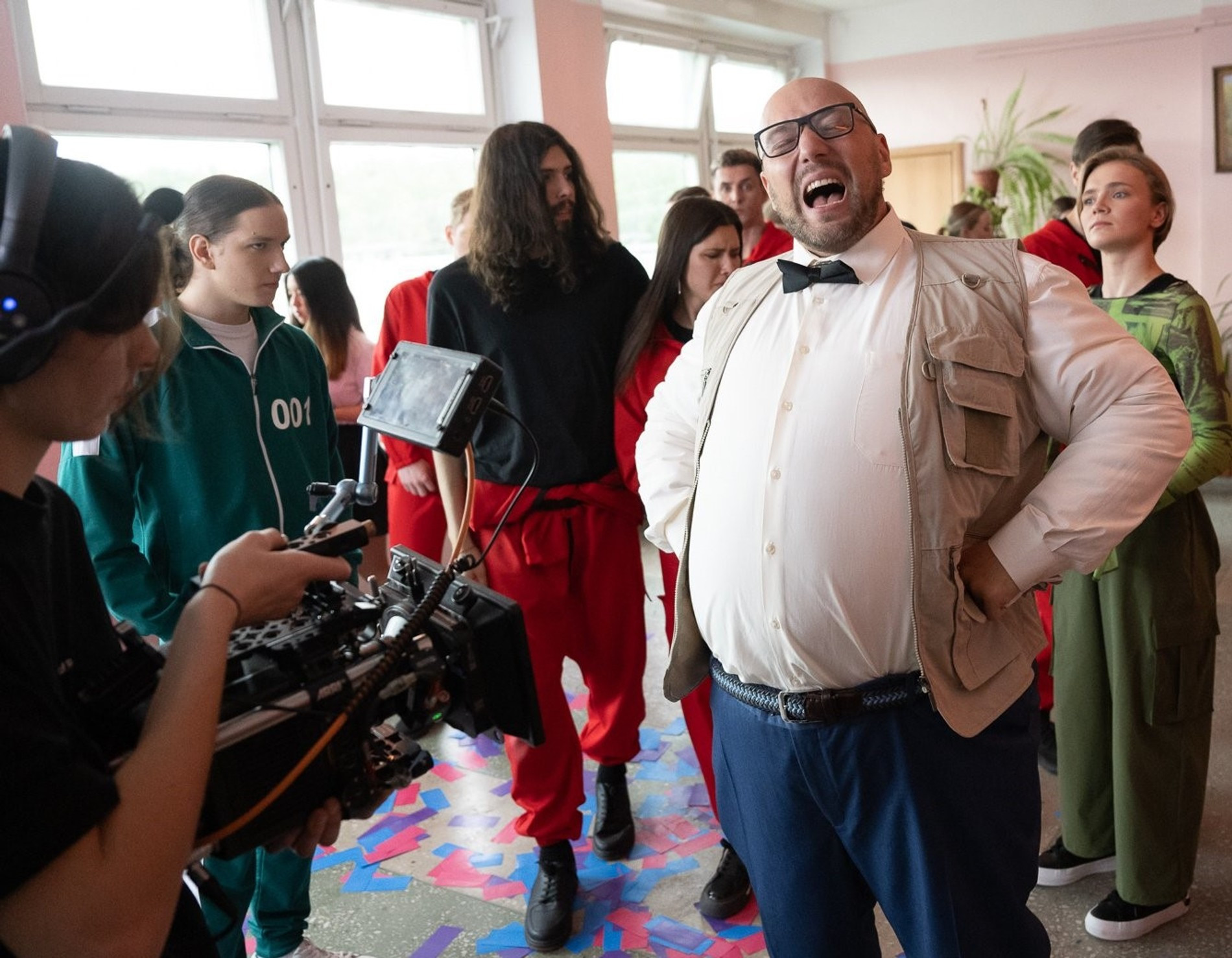 Владимир Маркони на съемочной площадке комедийного мюзикла «Танцуй, пока молодой». Фото: Кино Mail.ru