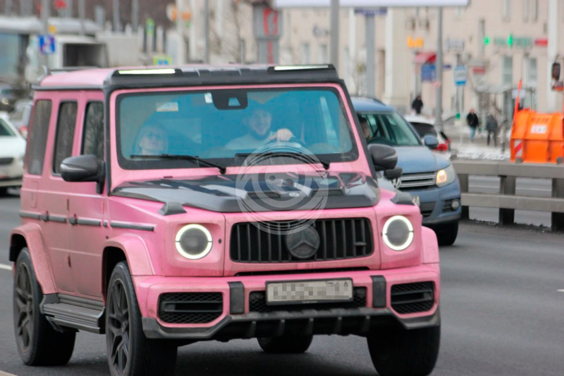 Водитель Вали Карнавал едет за рулем ее машины
Фото: камера видеонаблюдения 
