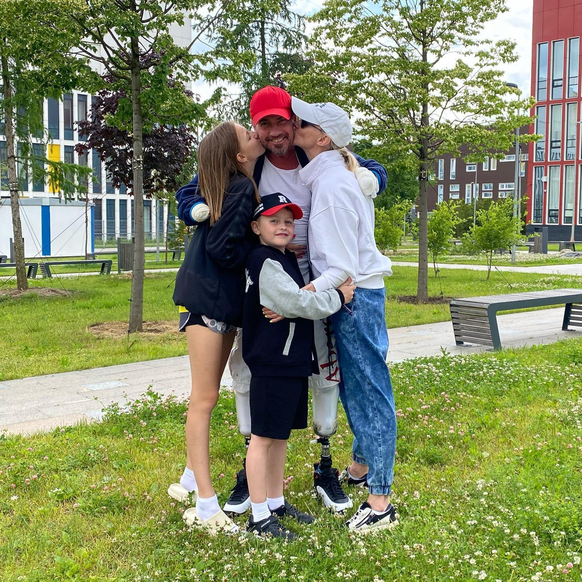Роман Костомаров с семьей. Фото: Инстаграм (запрещен в РФ) @romankostomarovkrs