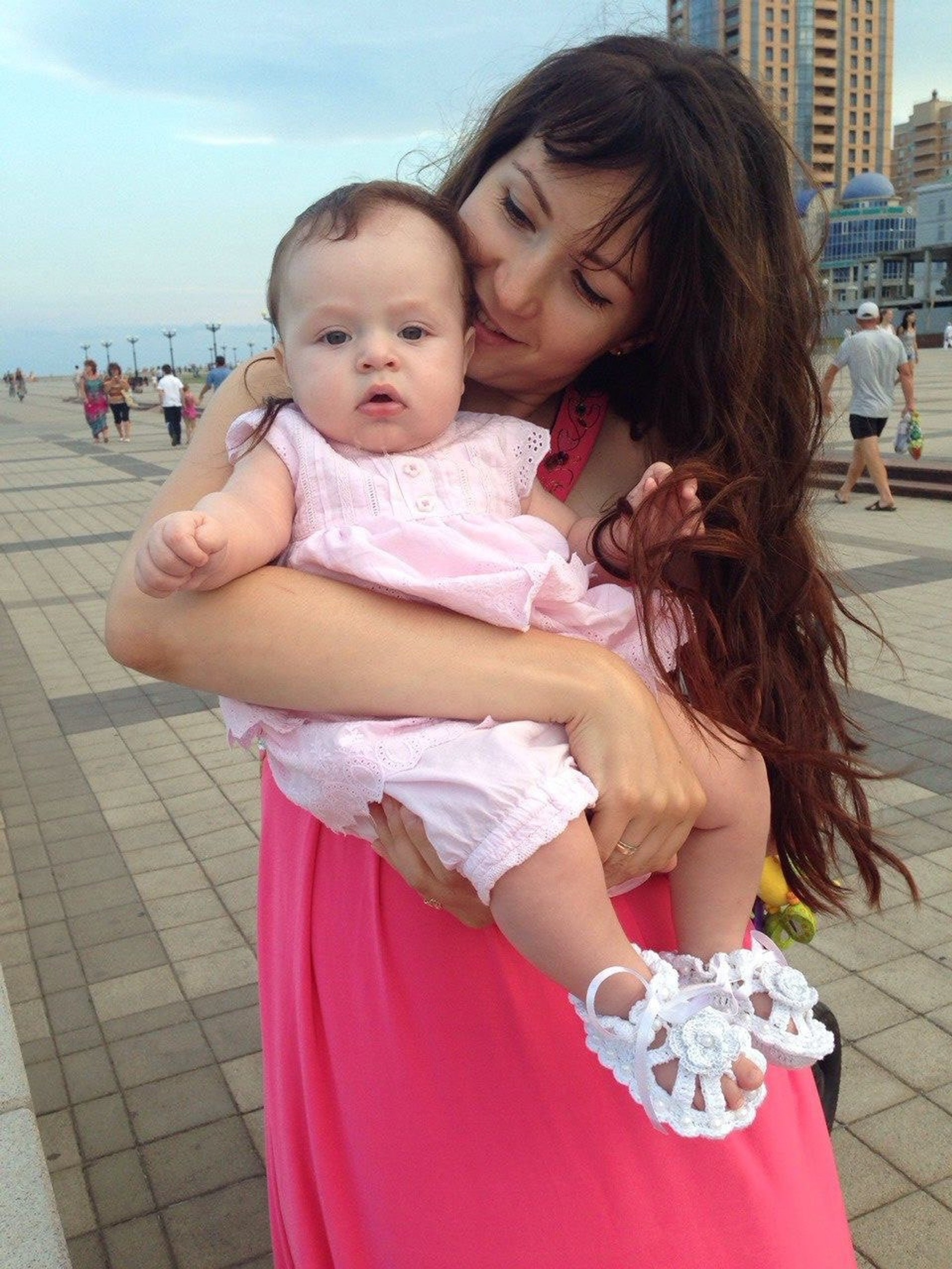 Есения с мамой в возрасте 5 месяцев. Источник: архив героини материала