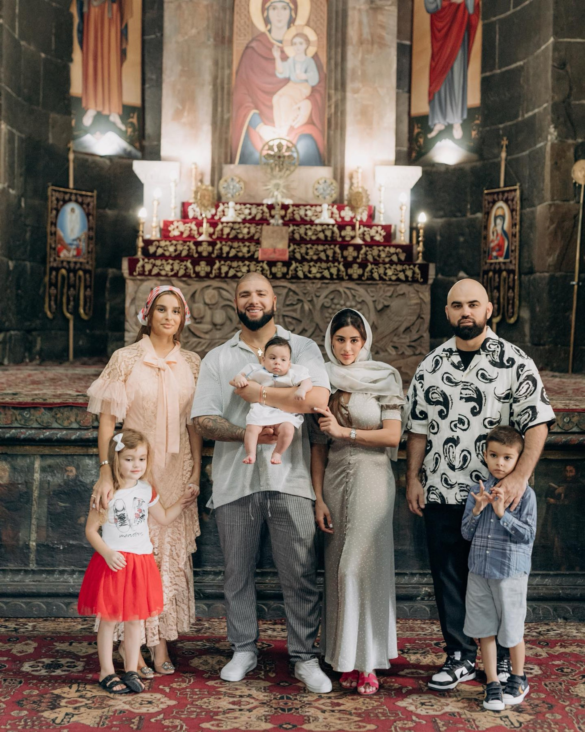Артем Качер с женой и сыном, Артик с семьей. Фото: Инстаграм* @artemkacher