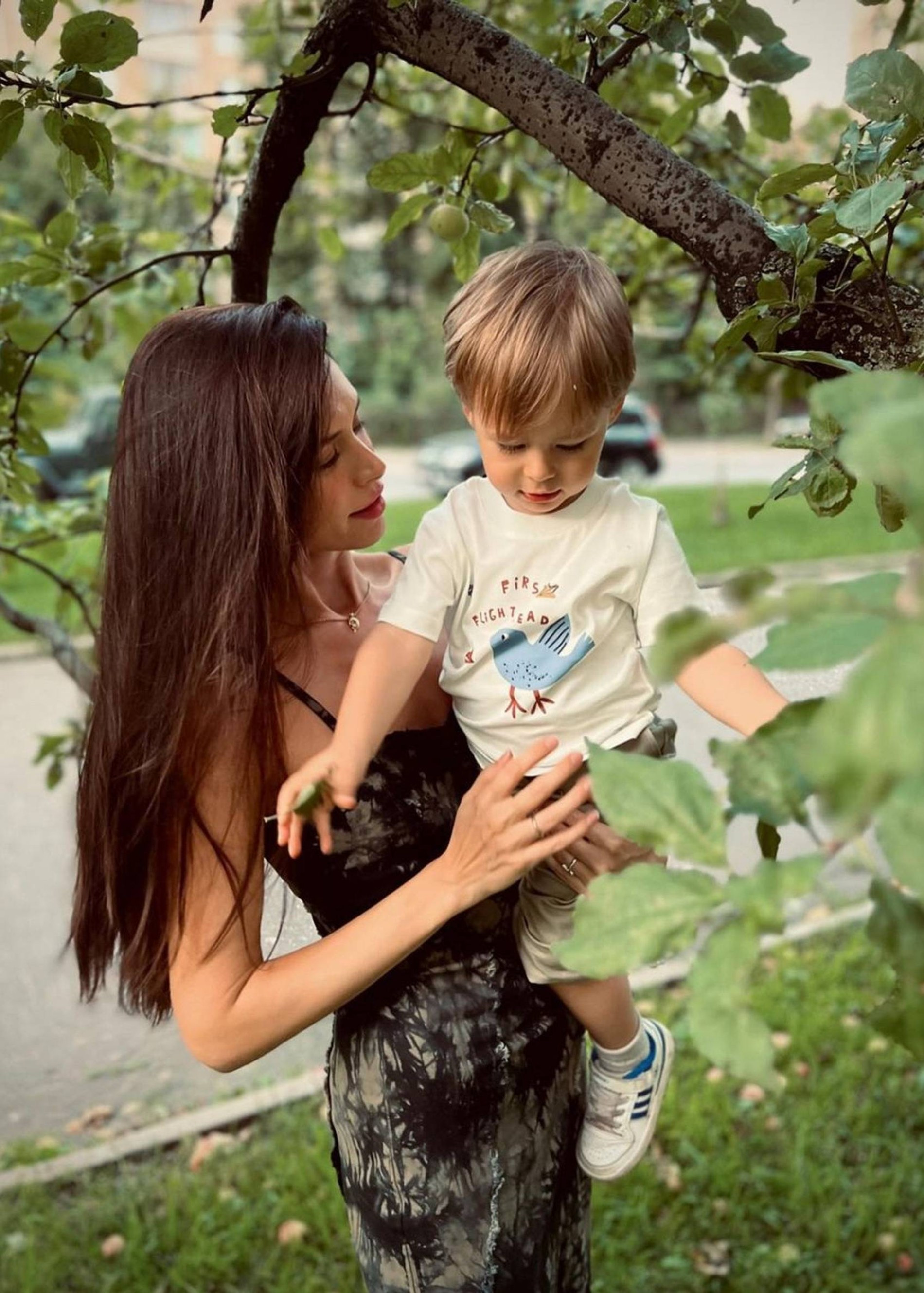 Диана Пожарская с сыном Олегом. Фото: Инстаграм* @dianapozharskaya