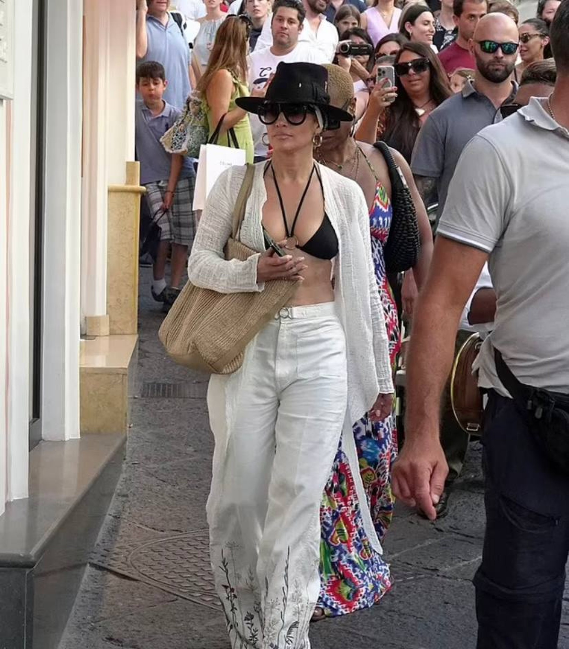 Дженнифер Лопес во время шопинга. Фото: Daily Mail