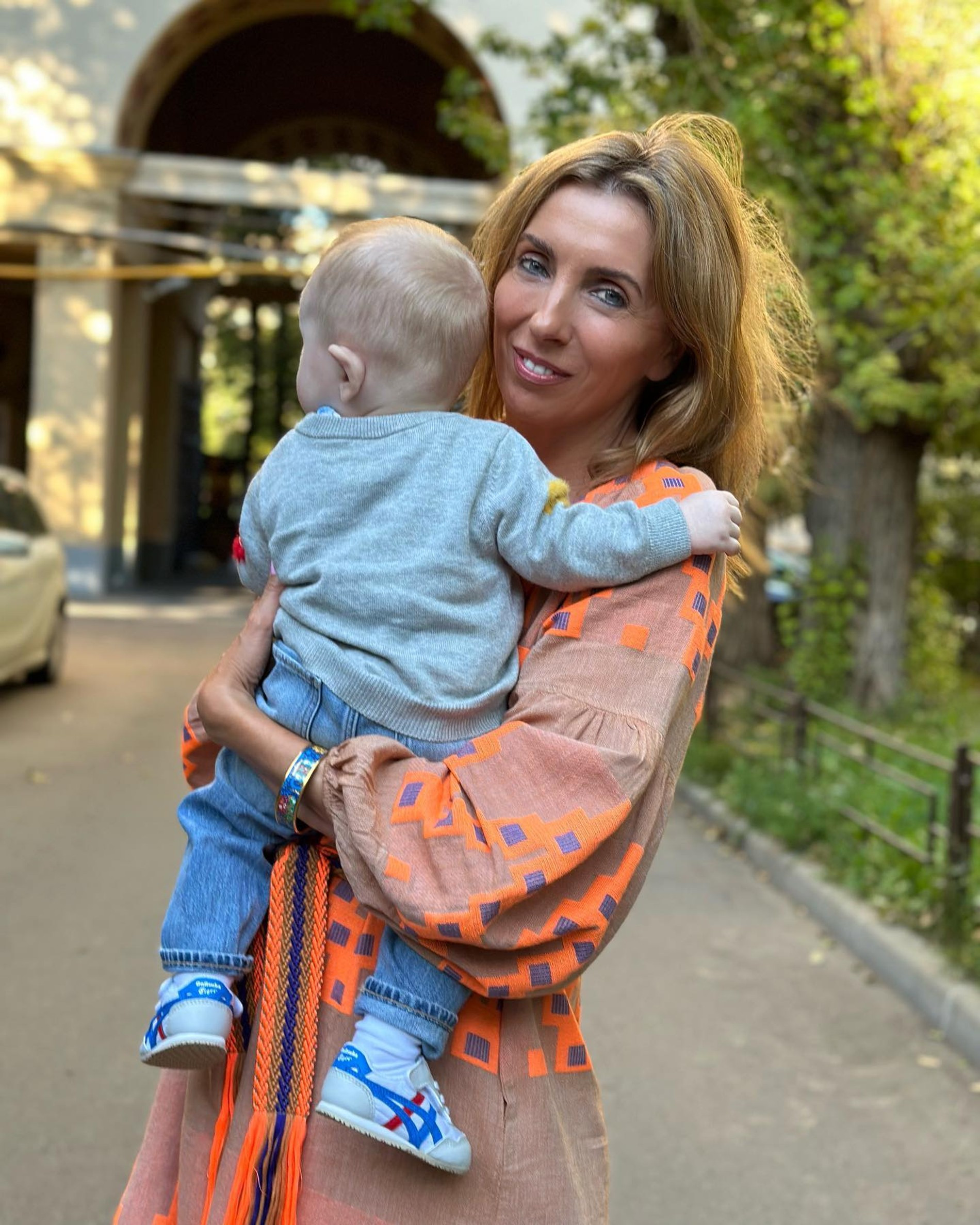 Светлана Бондарчук с сыном. Фото: Инстаграм* @a030aa