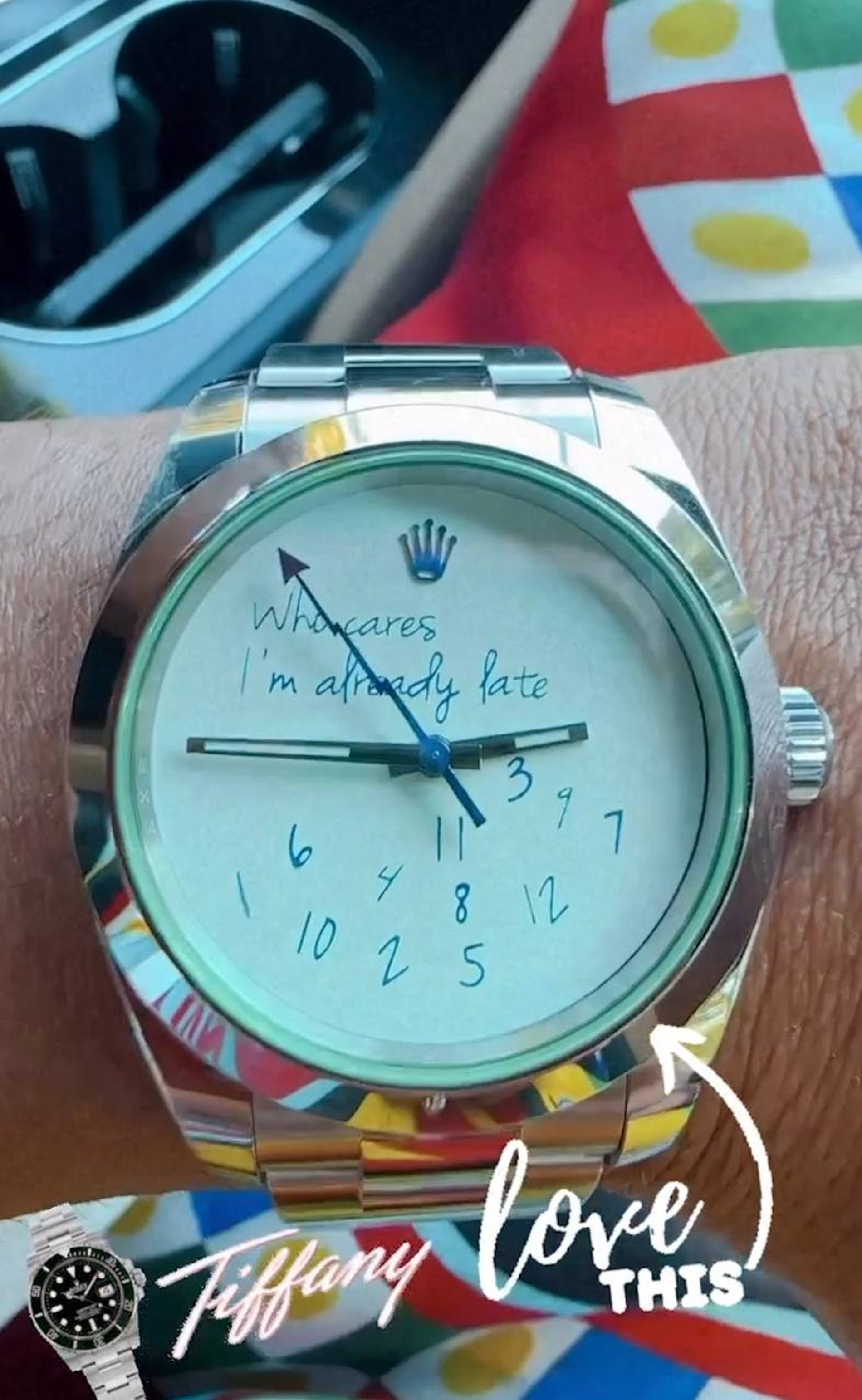 Филипп Киркоров показывает новые часы. Скриншот: Инстаграм (запрещен в РФ) / fkirkorov