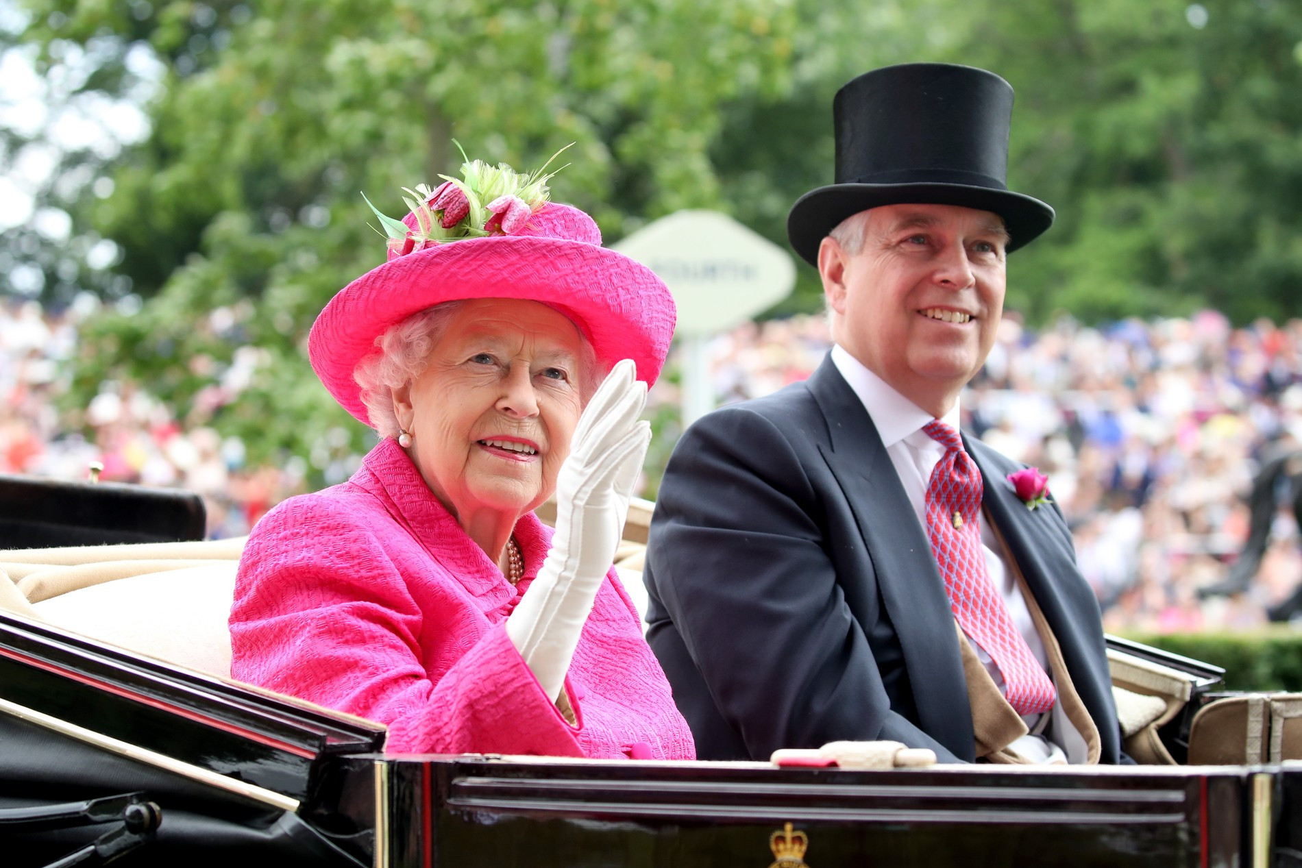 Принц Эндрю вместе с королевой Елизаветой. Фото: Getty Images
