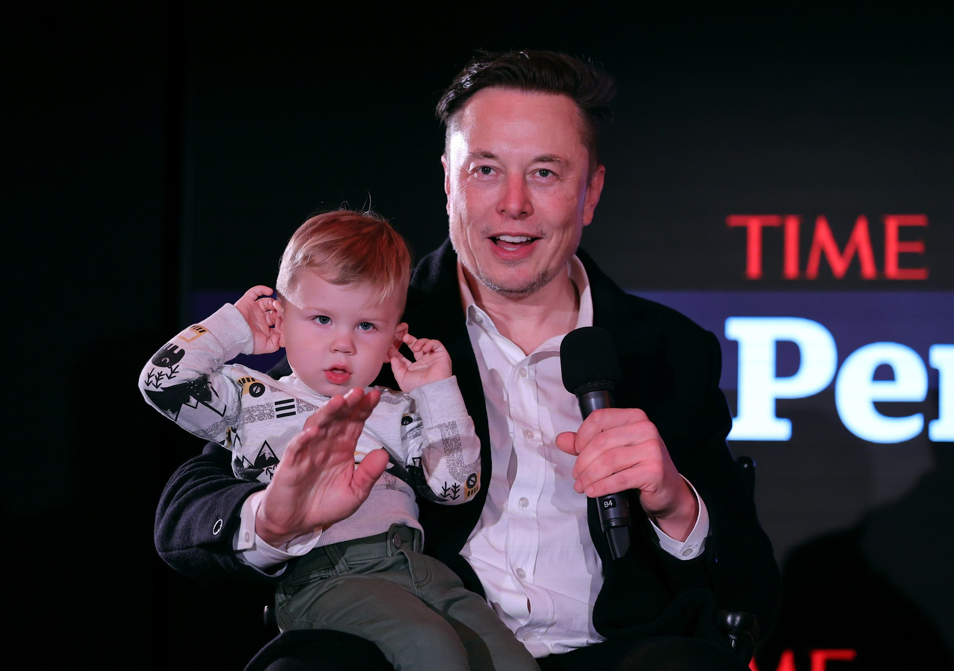 Илон Маск с сыном X Æ A-12 в 2021 году. Фото: Getty Images