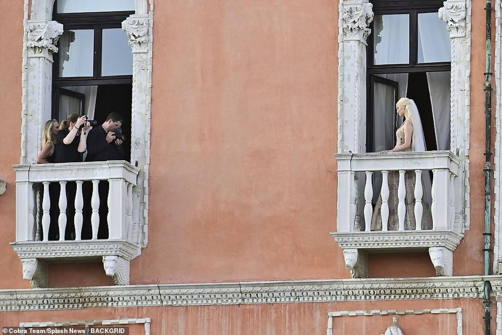 Свадьба Ани Тейлор-Джой в Венеции. Фото: Daily Mail