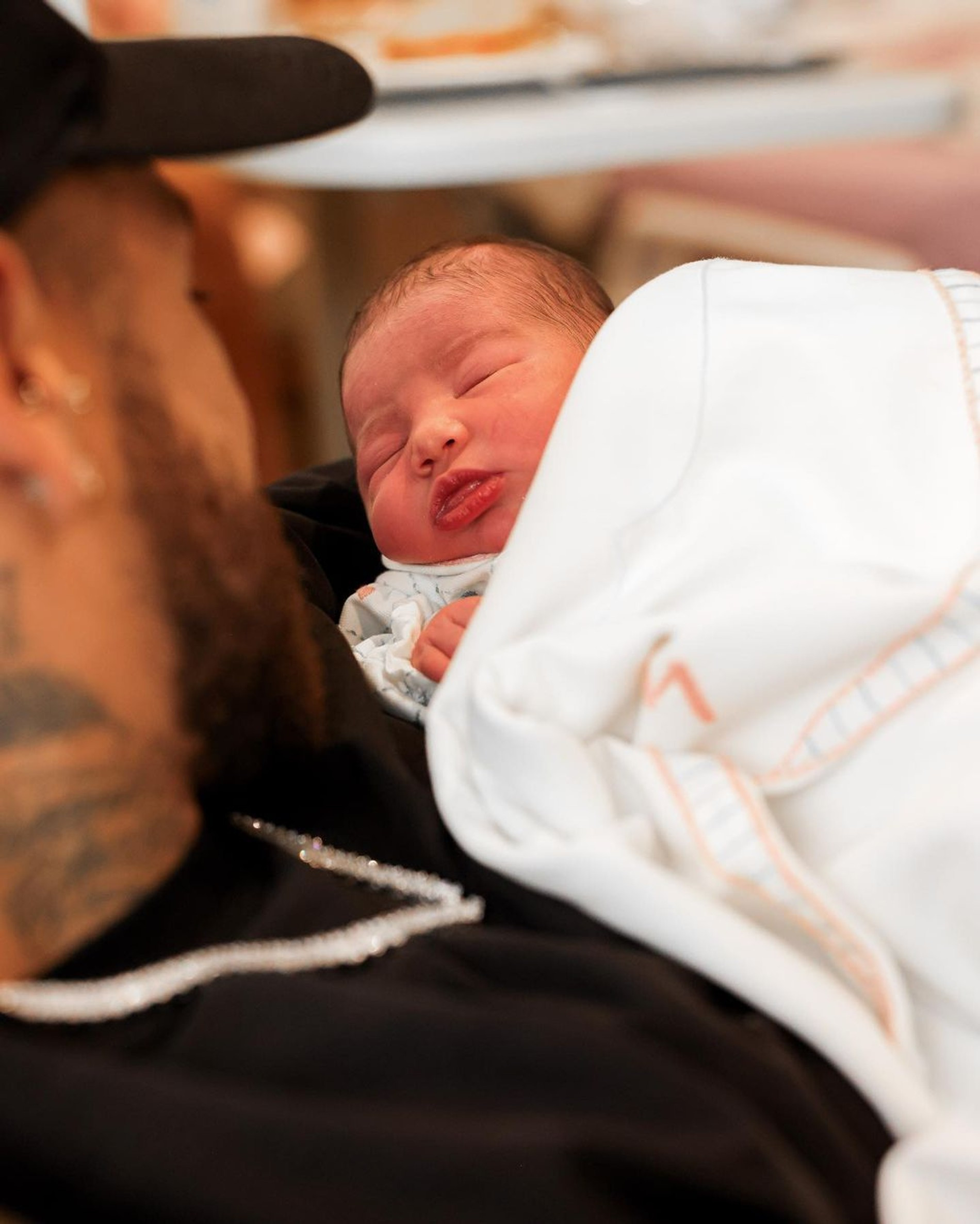 Неймар и его новорожденная дочка Мэви. Фото: Инстаграм* @neymarjr