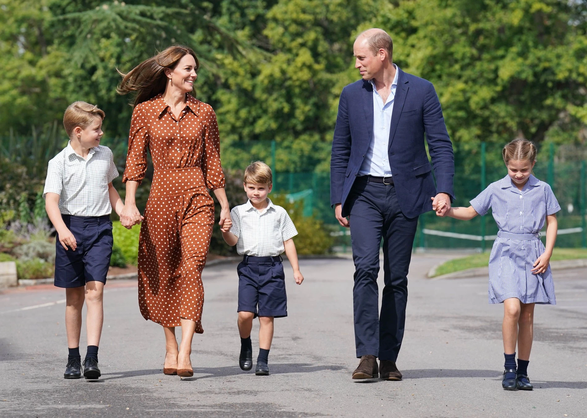 Кейт Миддлтон и принц Уильям с сыновьями Джорджем и Луи и дочерью Шарлоттой. Фото: Getty Images