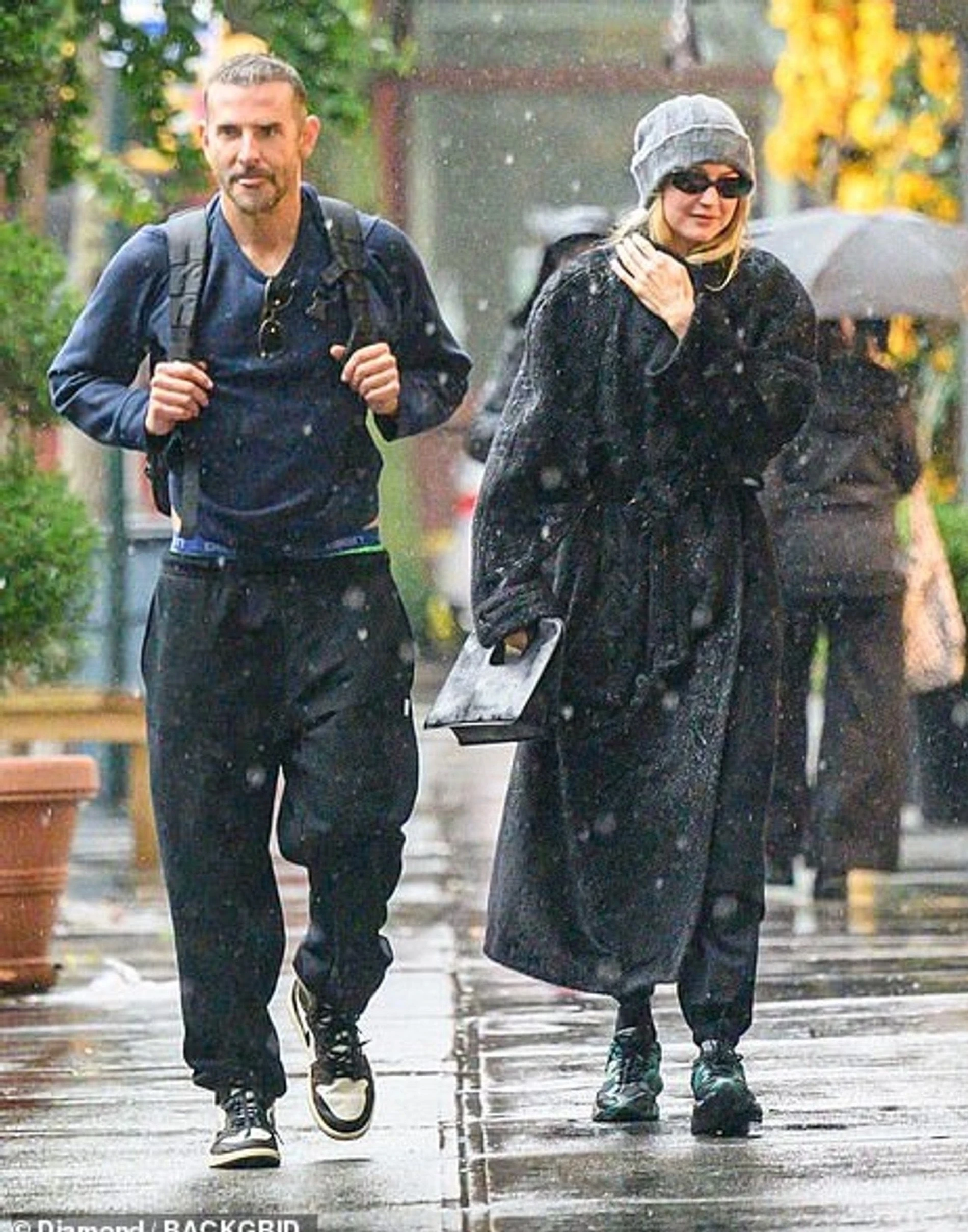 Брэдли Купер и Джиджи Хадид на свидании в Нью-Йорке. Фото: BackGrid
