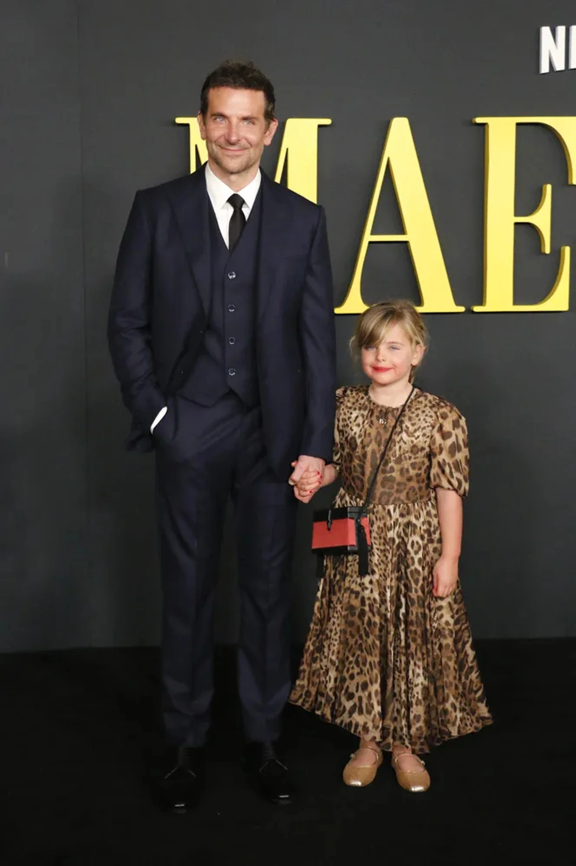 Брэдли Купер с дочерью Леей. Фото: Shutterstock