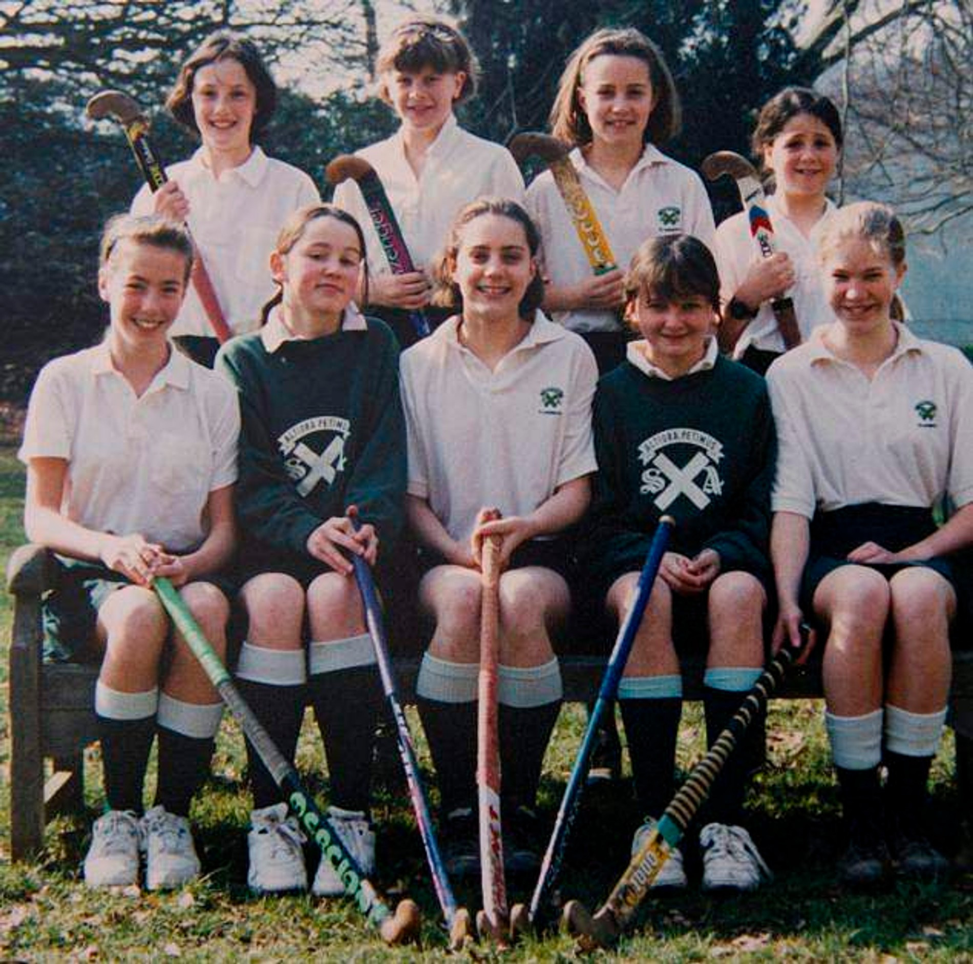 Юная Кейт в команде по хоккею на траве. Фото: Daily Mail