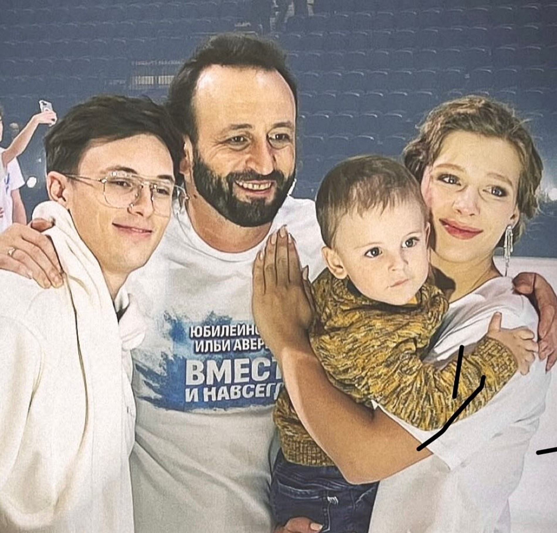 Лиза Арзамасова и Илья Авербух с сыновьями Львом и Мартином. Фото: Инстаграм* @liza_arzamasova