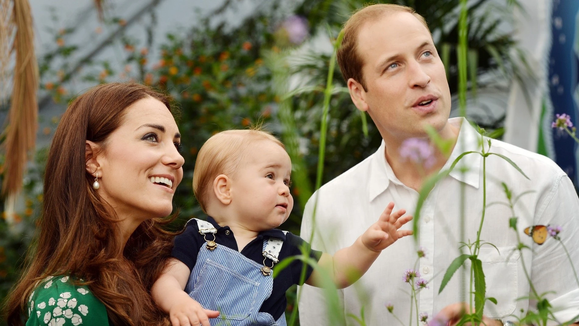 Кейт Миддлтон и принц Уильям с сыном Джорджем. Фото: Getty Images