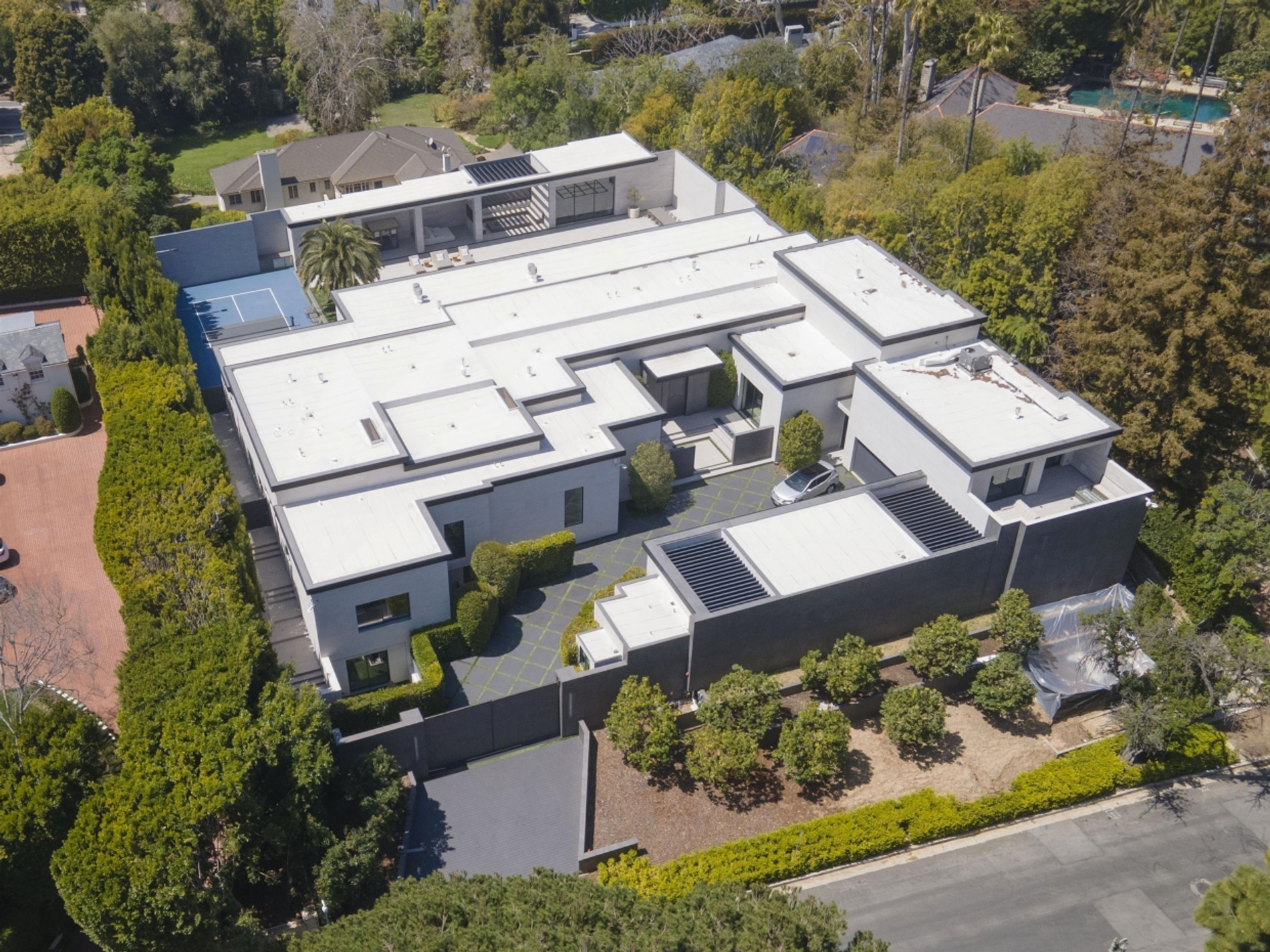 Дом Кайли в Лос-Анджелесе стоимостью более 36 миллионов долларов. Фото: BackGrid