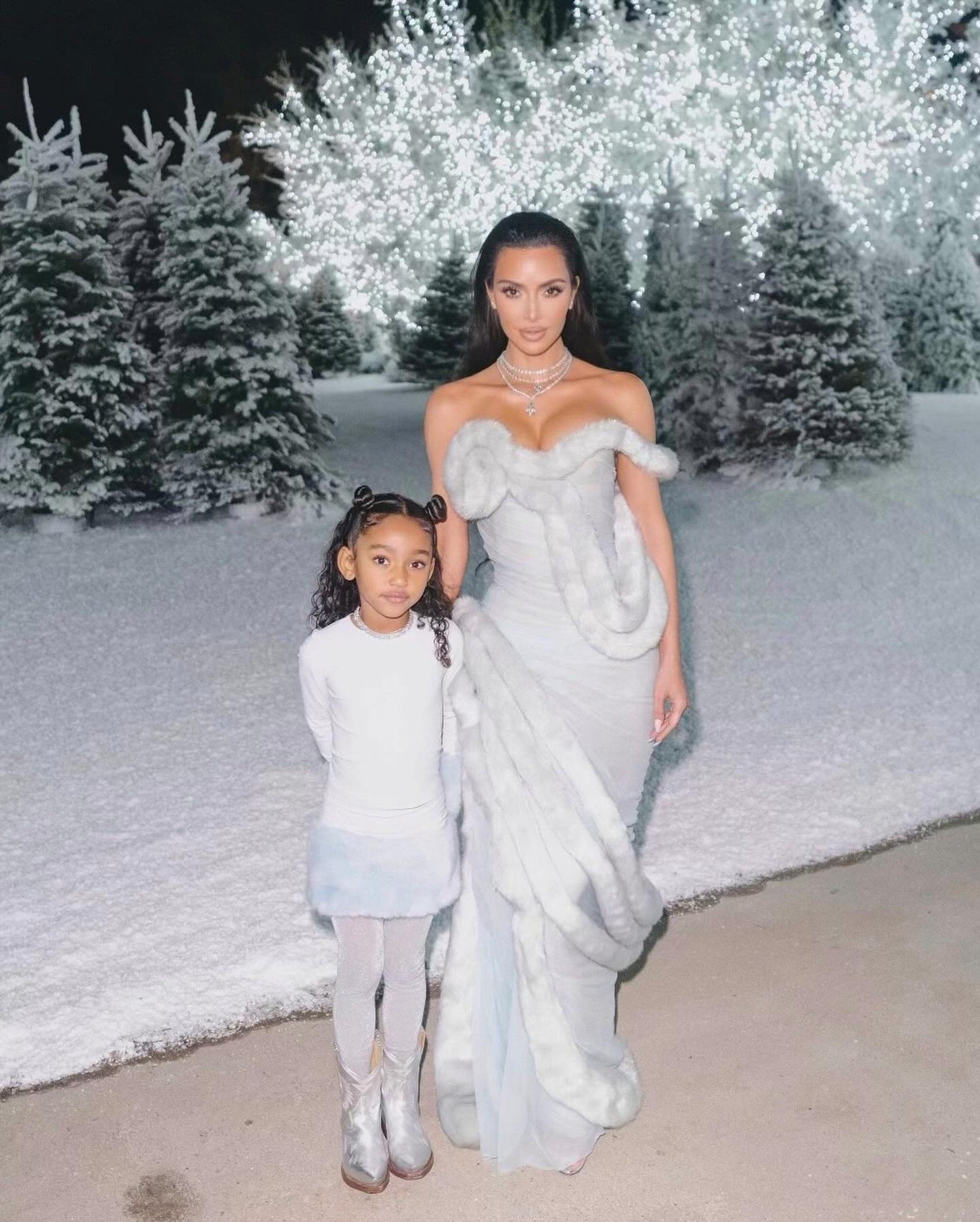 Ким Кардашьян с дочерью Чикаго. Фото: Инстаграм* @kimkardashian