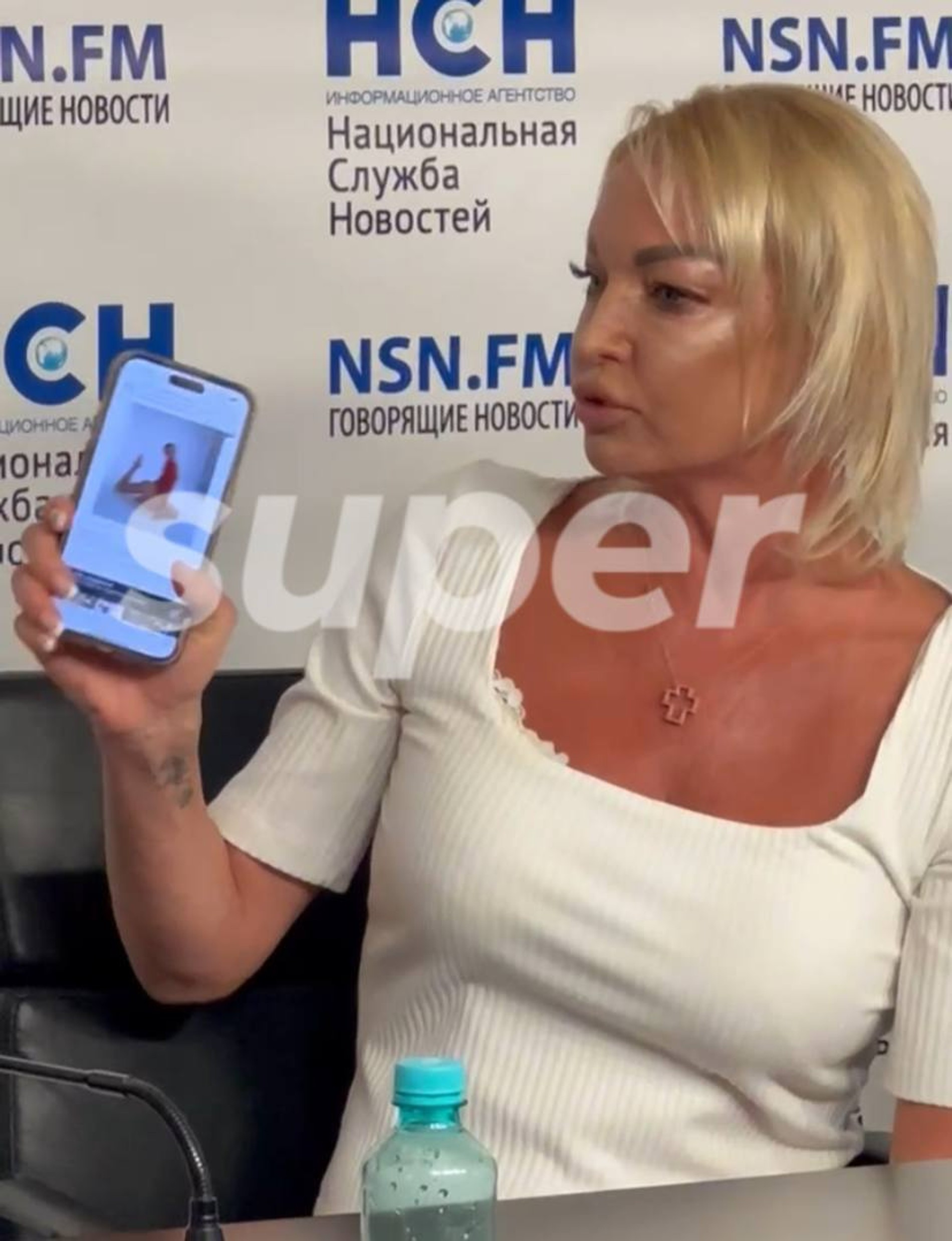 Анастасия Волочкова на пресс-конференции. Фото: Super
