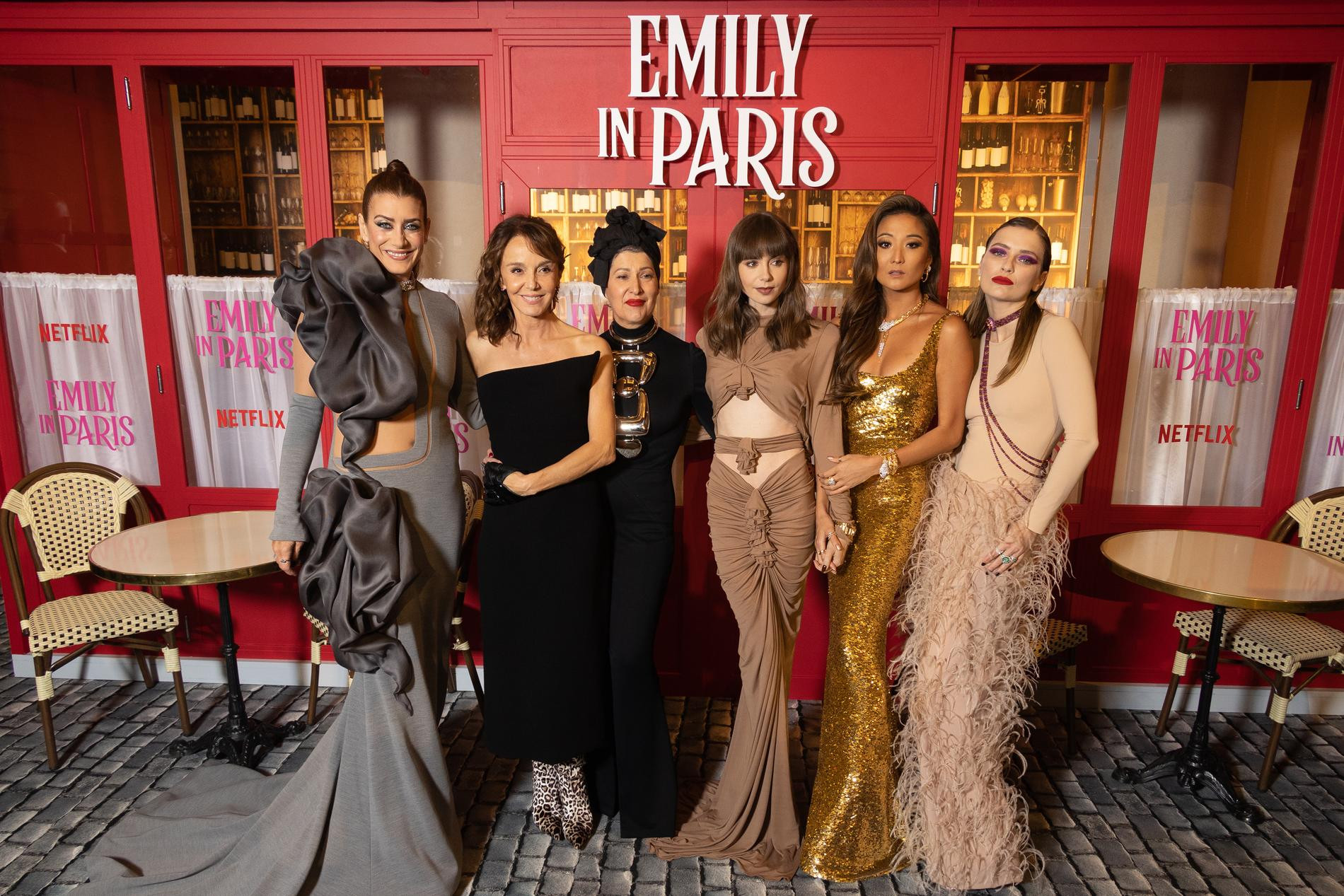 Актрисы сериала «Эмили в Париже». Фото: Getty Images