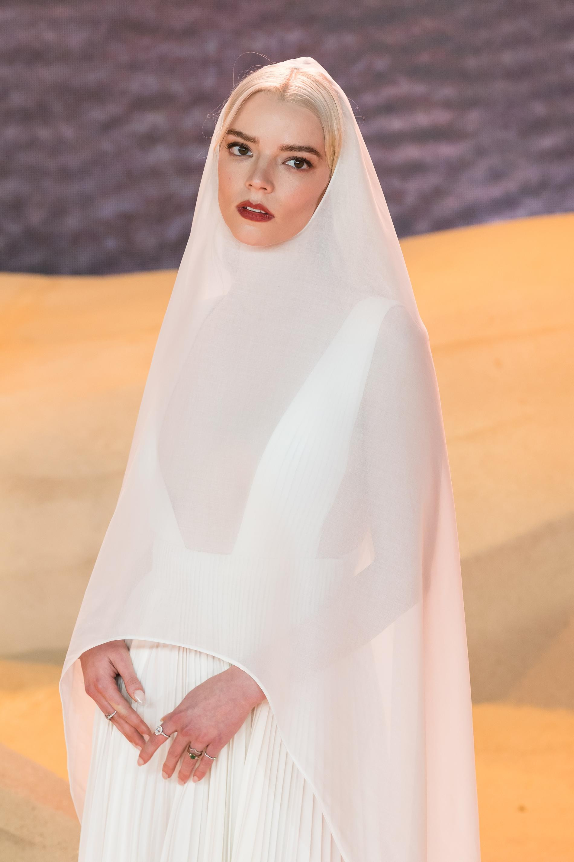 Аня Тейлор-Джой в образе Dior. Фото: Getty Images