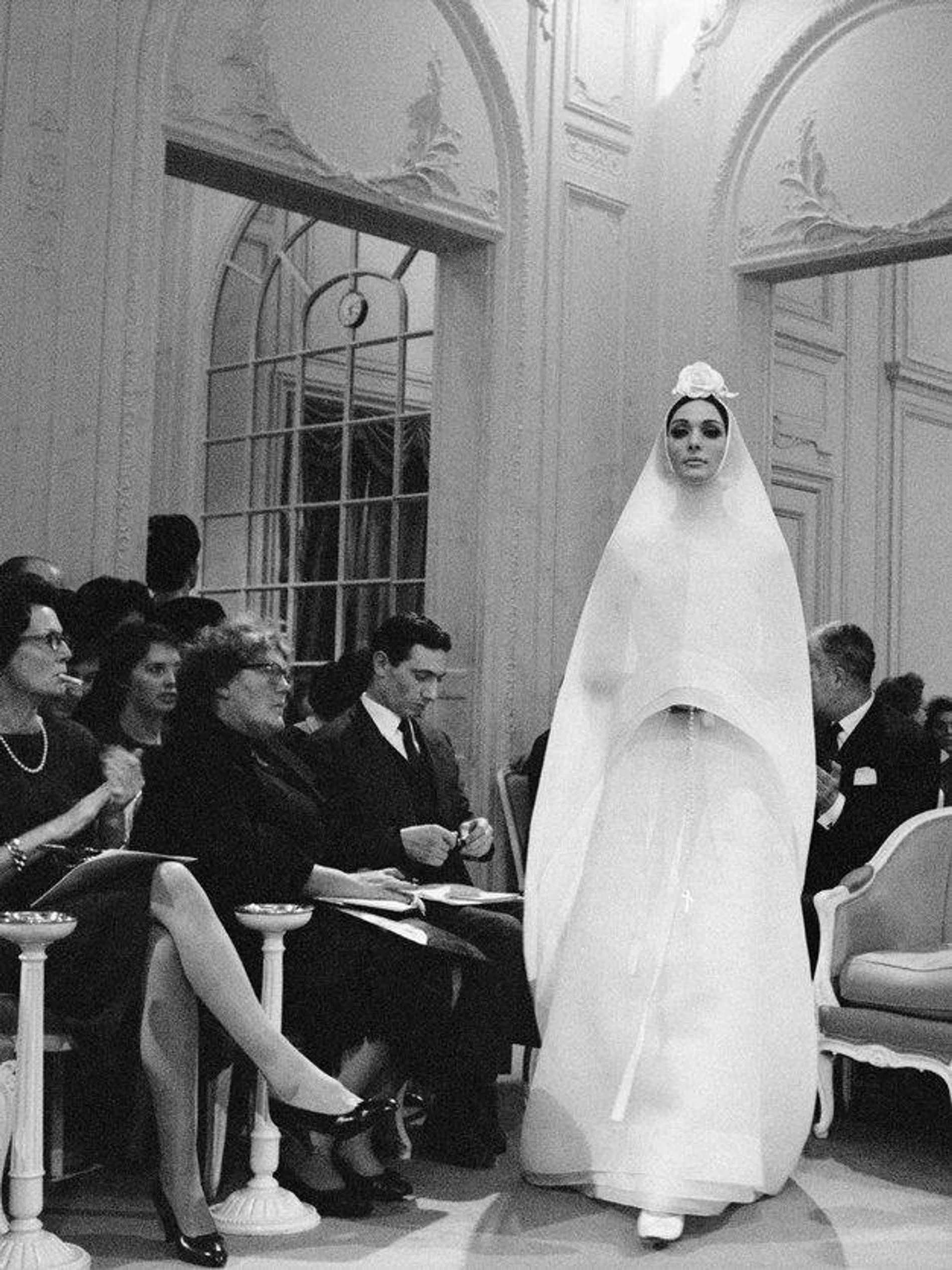 Платье Dior 1961 года. Фото: Mark Shaw
