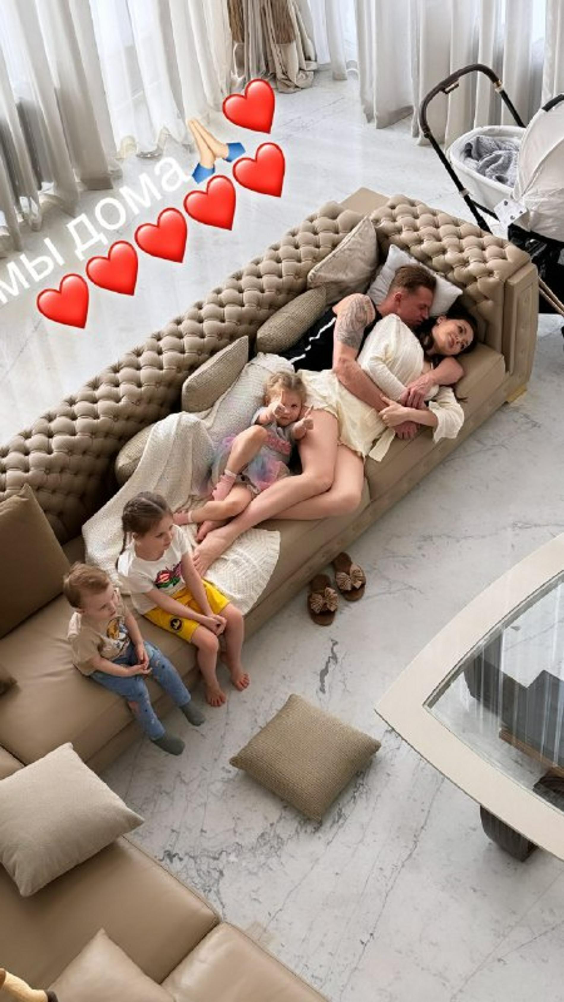 Дмитрий Тарасов и Анастасия Костенко с детьми. Фото: Инстаграм* @tarasov23