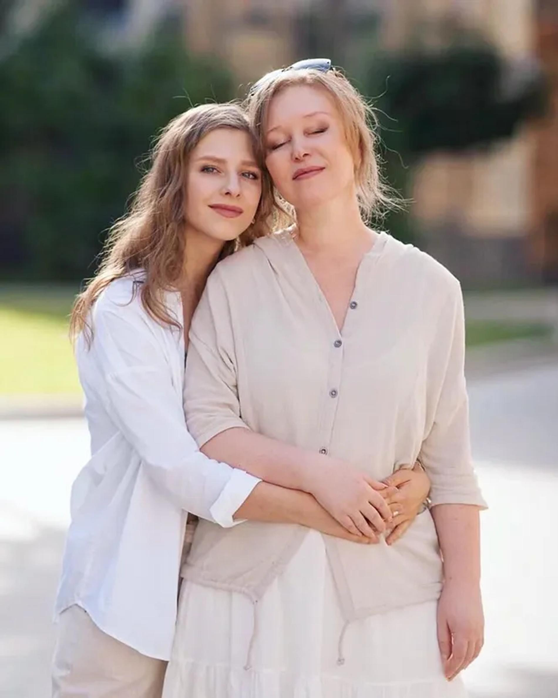 Лиза Арзамасова с мамой Юлией. Фото: Инстаграм* @liza_arzamasova