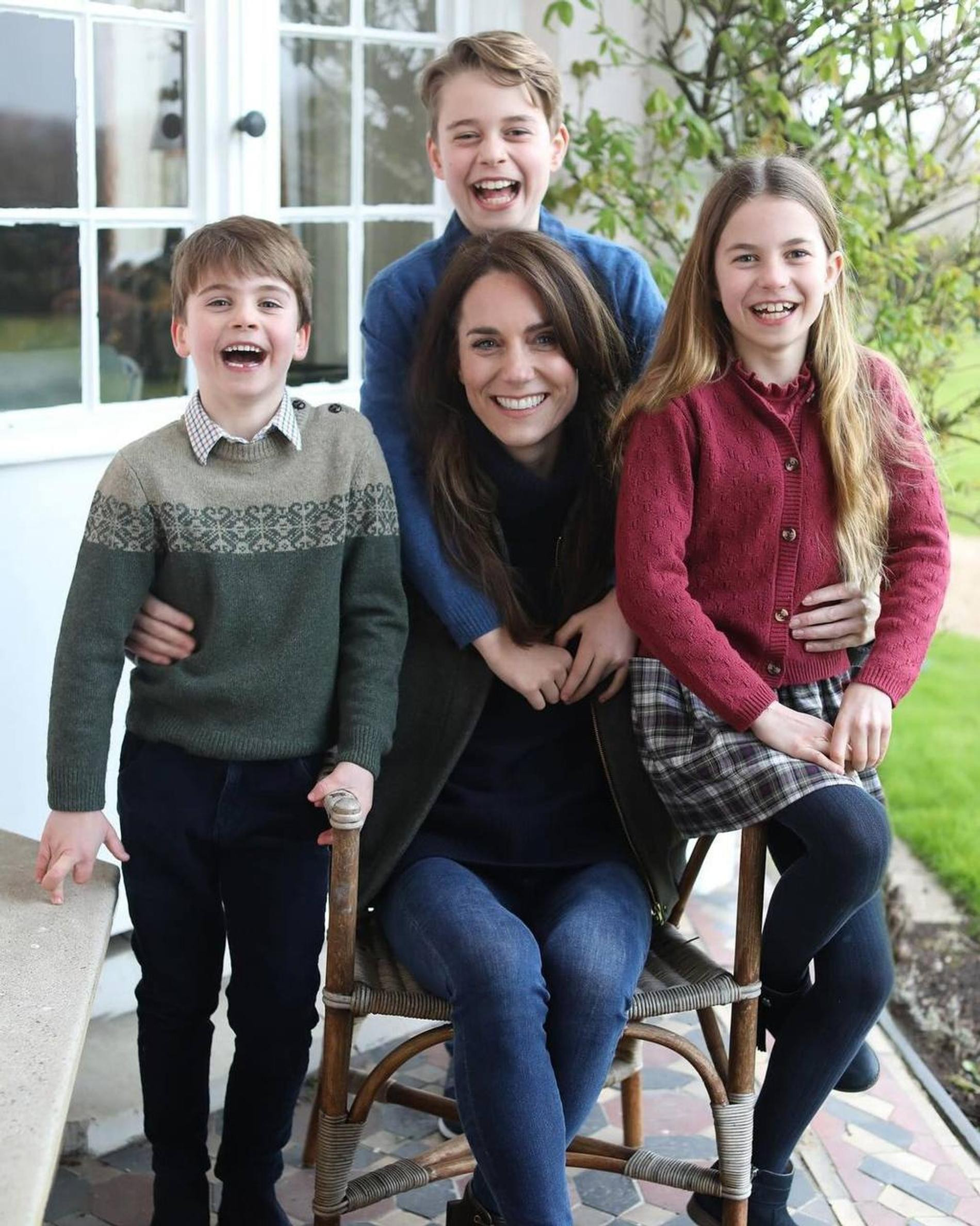 Кейт с детьми. Фото: Страница X принца и принцессы Уэльских