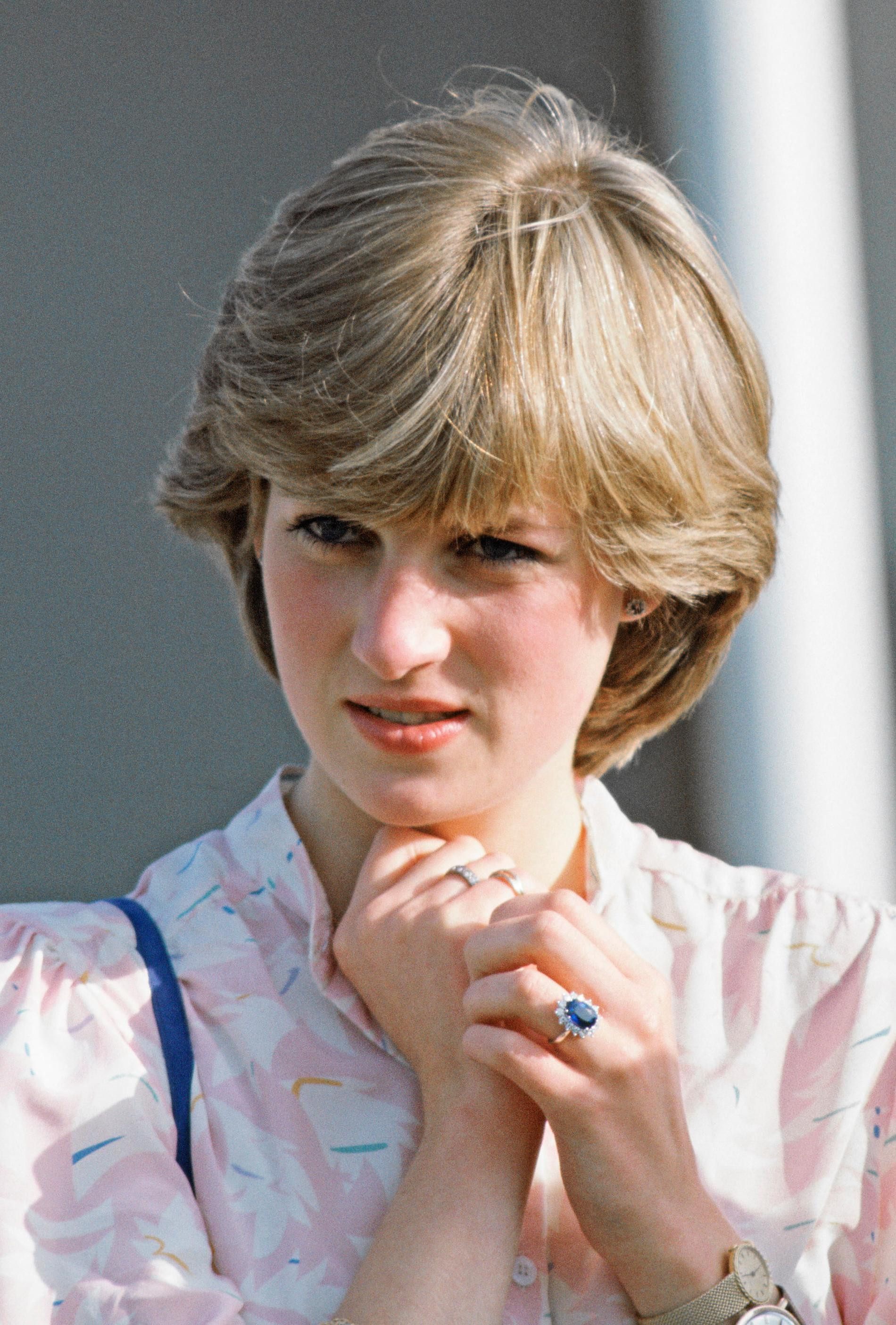 Принцесса Диана с кольцом. Фото: Getty Images
