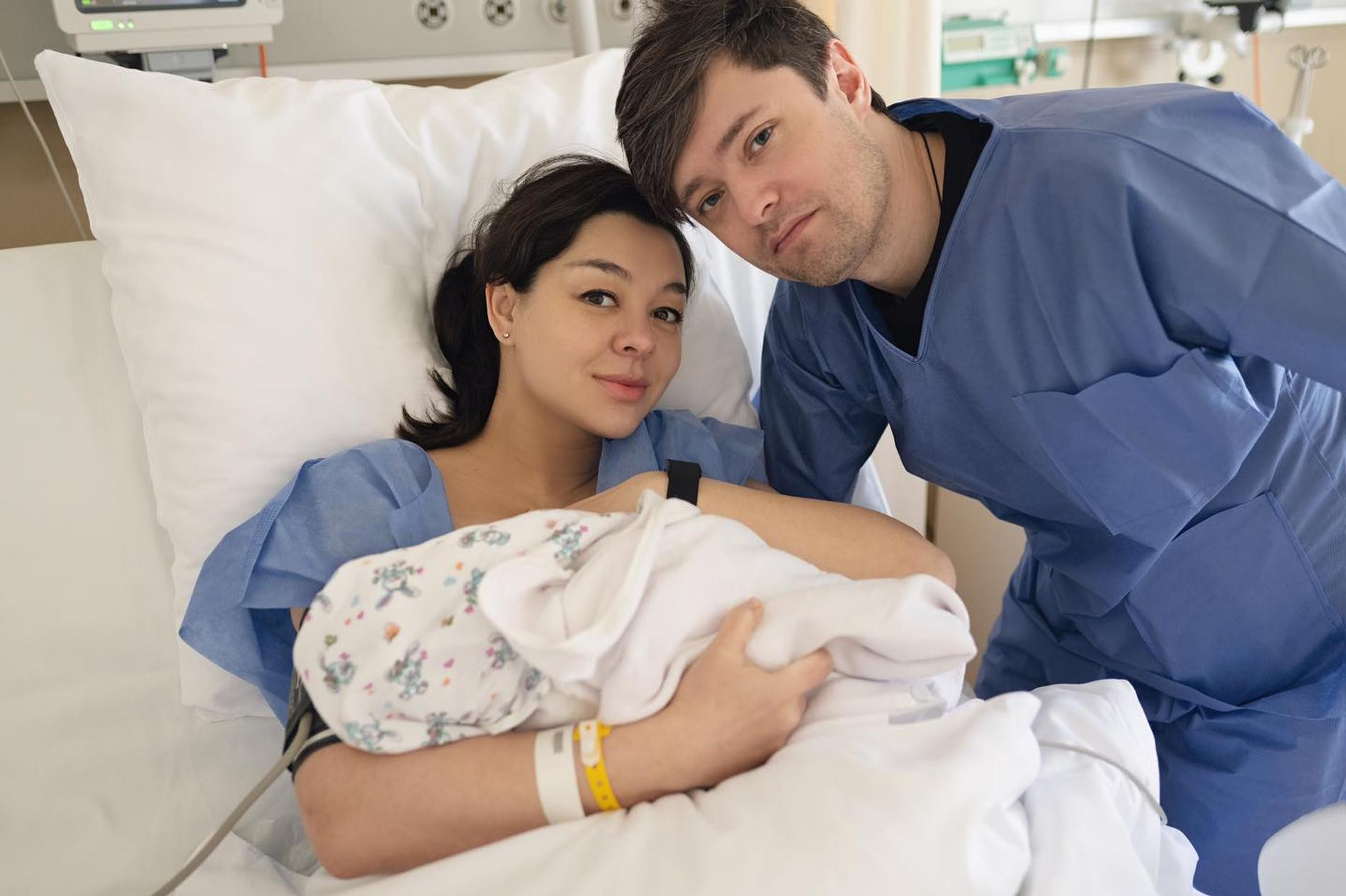 Марина Кравец с мужем Аркадием и новорожденной дочерью. Фото: Инстаграм* @marinakravets