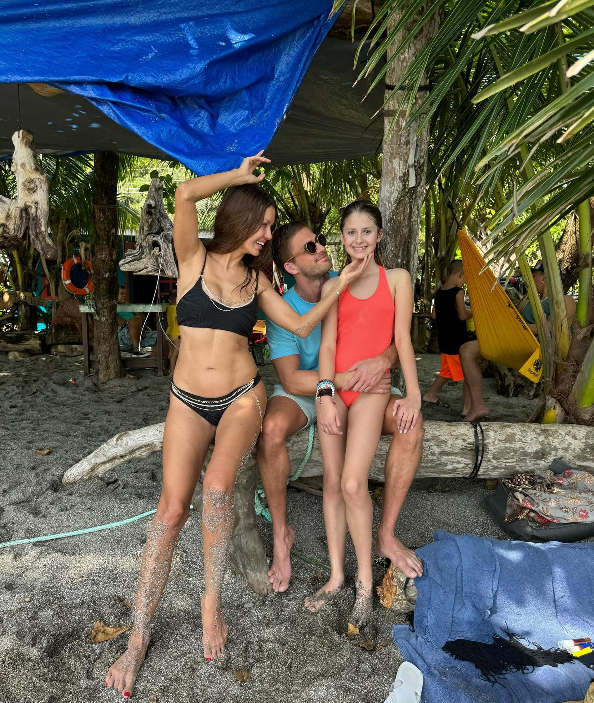 Виктория Боня с бывшим мужем Алексом Смерфитом и дочерью Анджелиной. Фото: Инстаграм* @victoriabonya